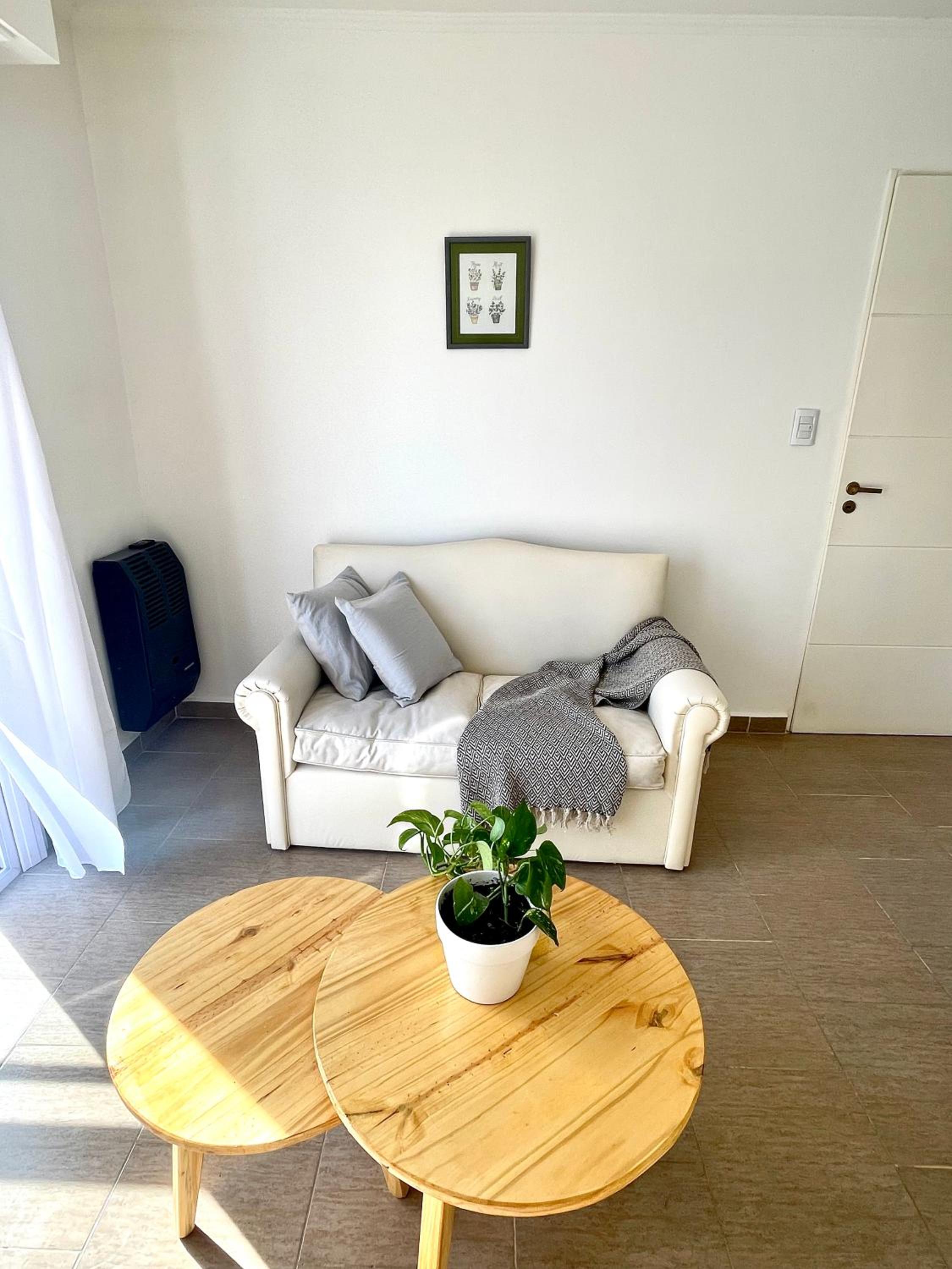 One-Bedroom Apartment photo 2
