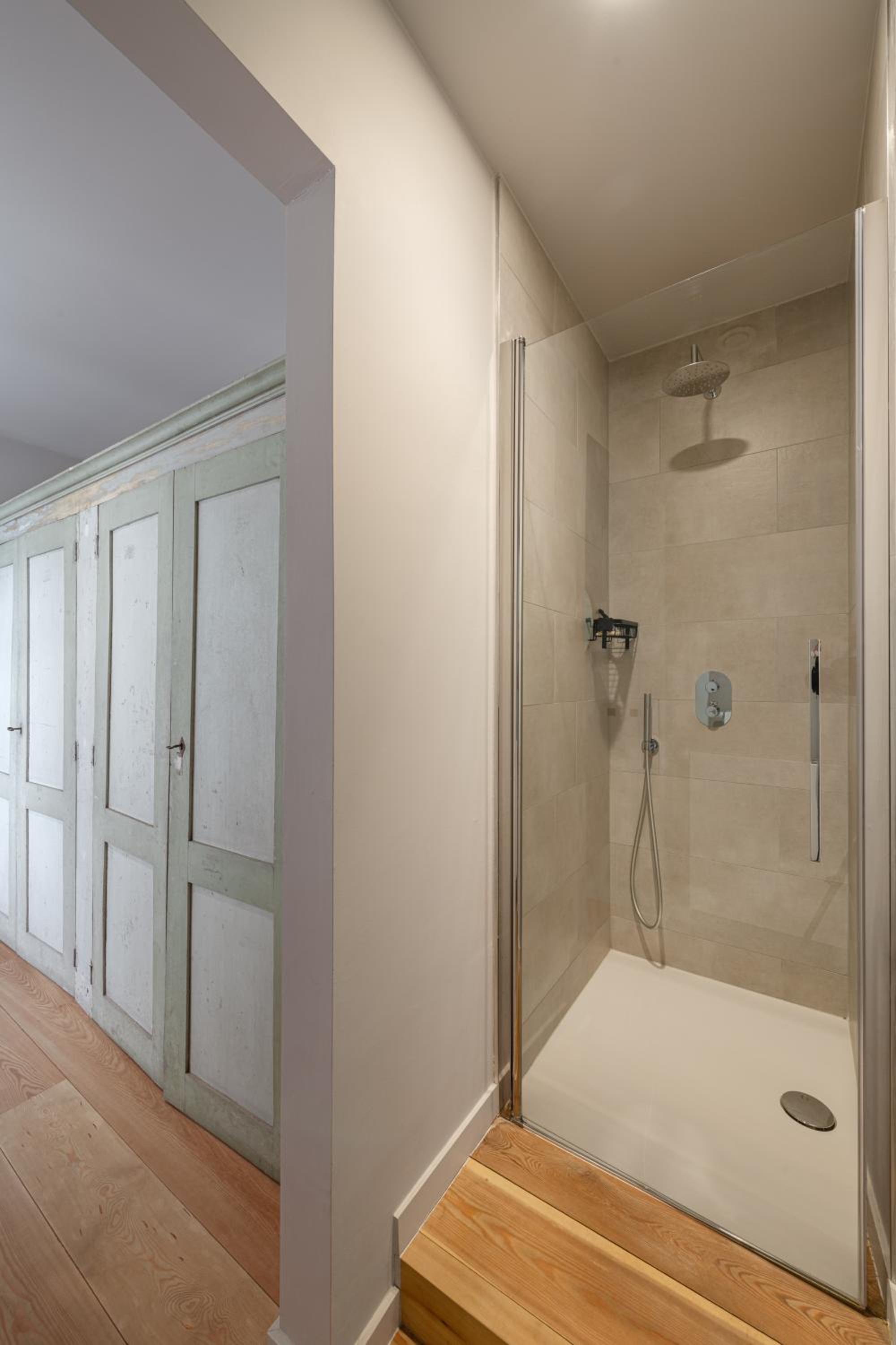 Standard King Room - Photo 19
