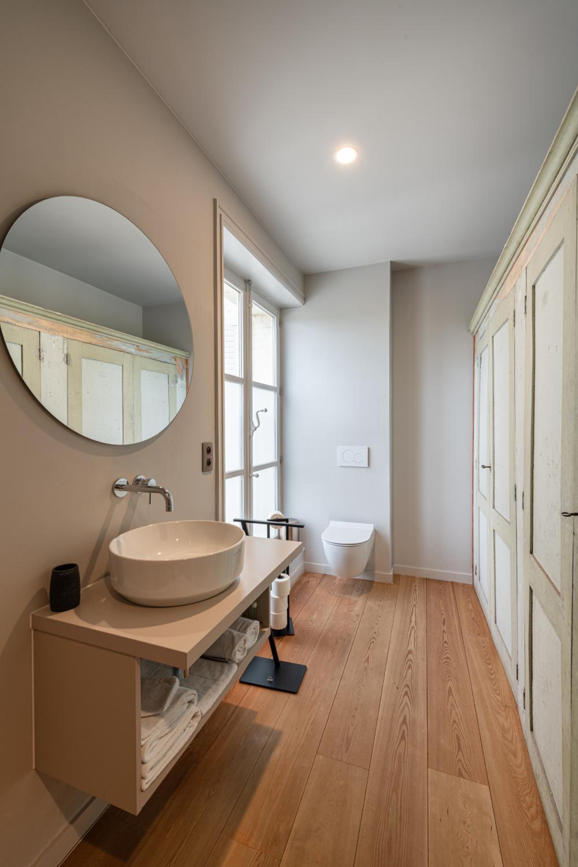 Standard King Room - Photo 20