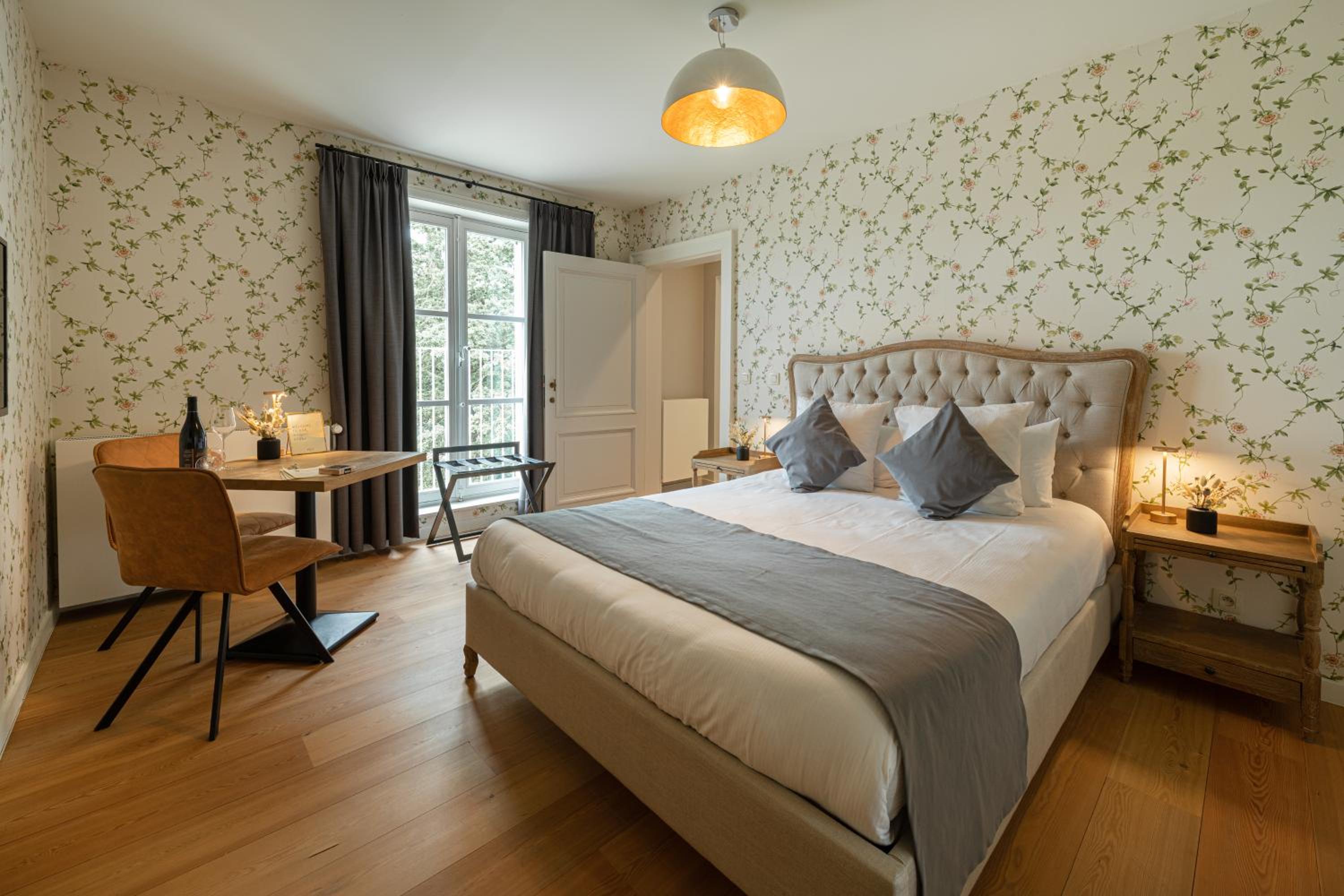Standard King Room - Photo 8