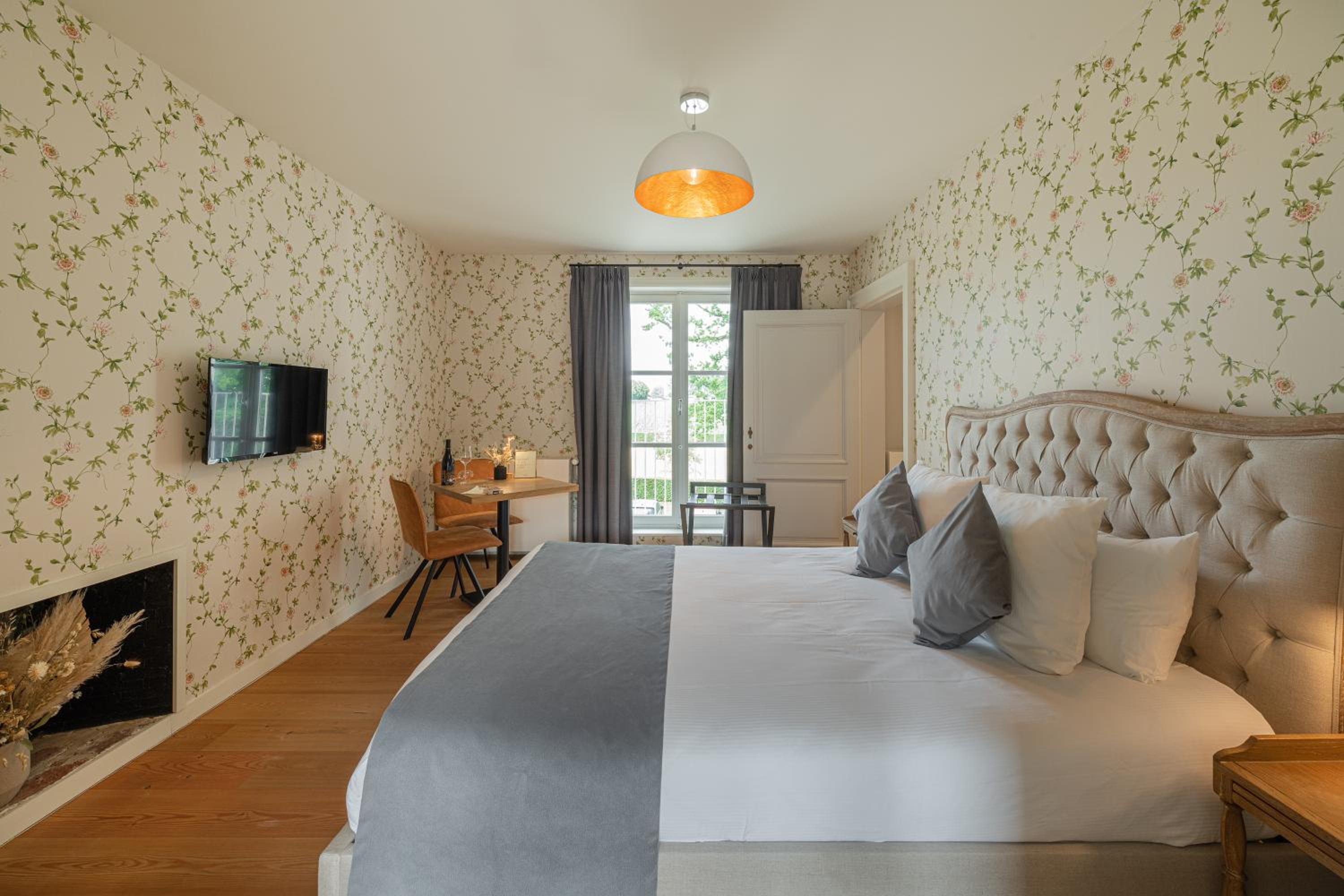 Standard King Room - Photo 16