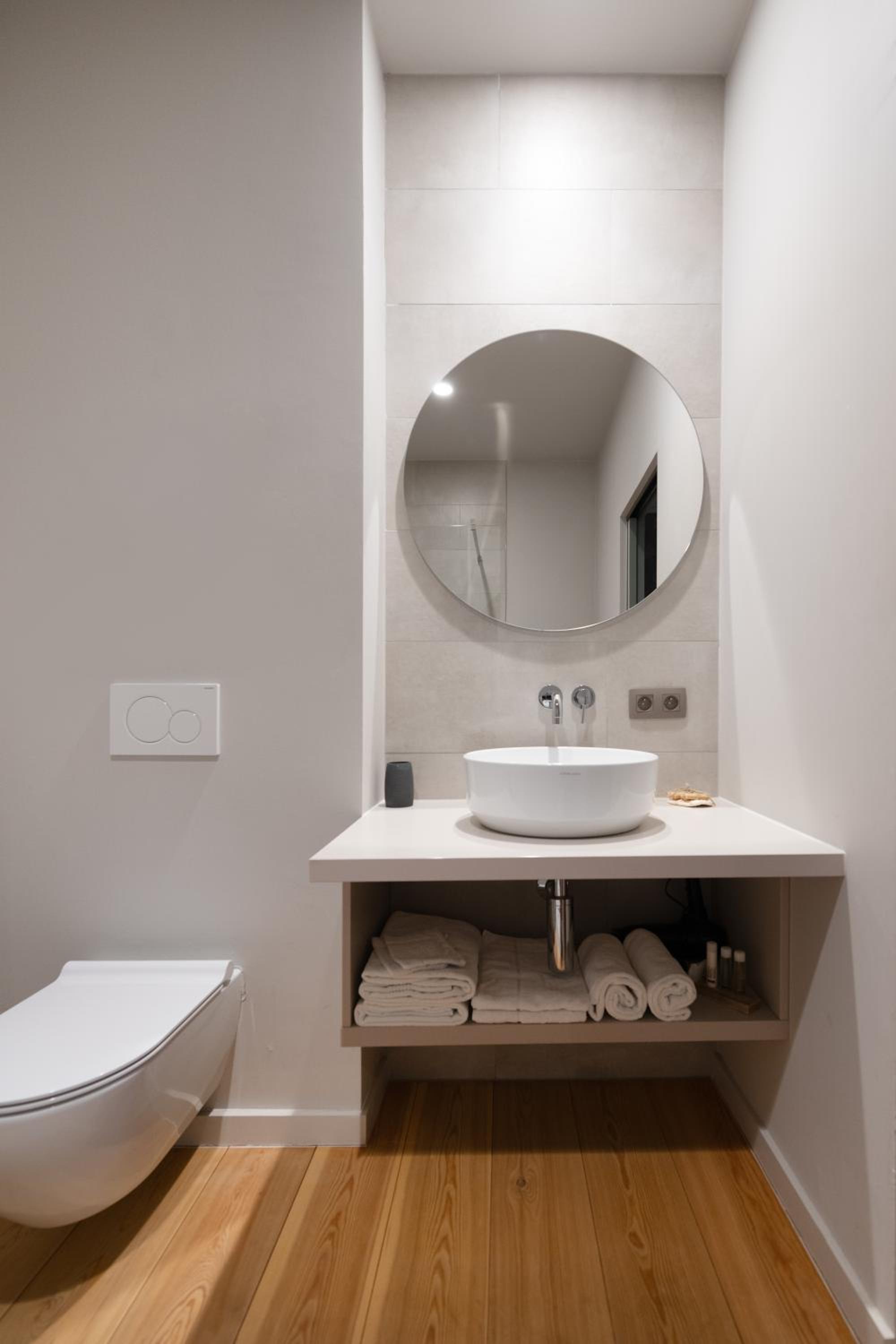 Deluxe King Room - Photo 7