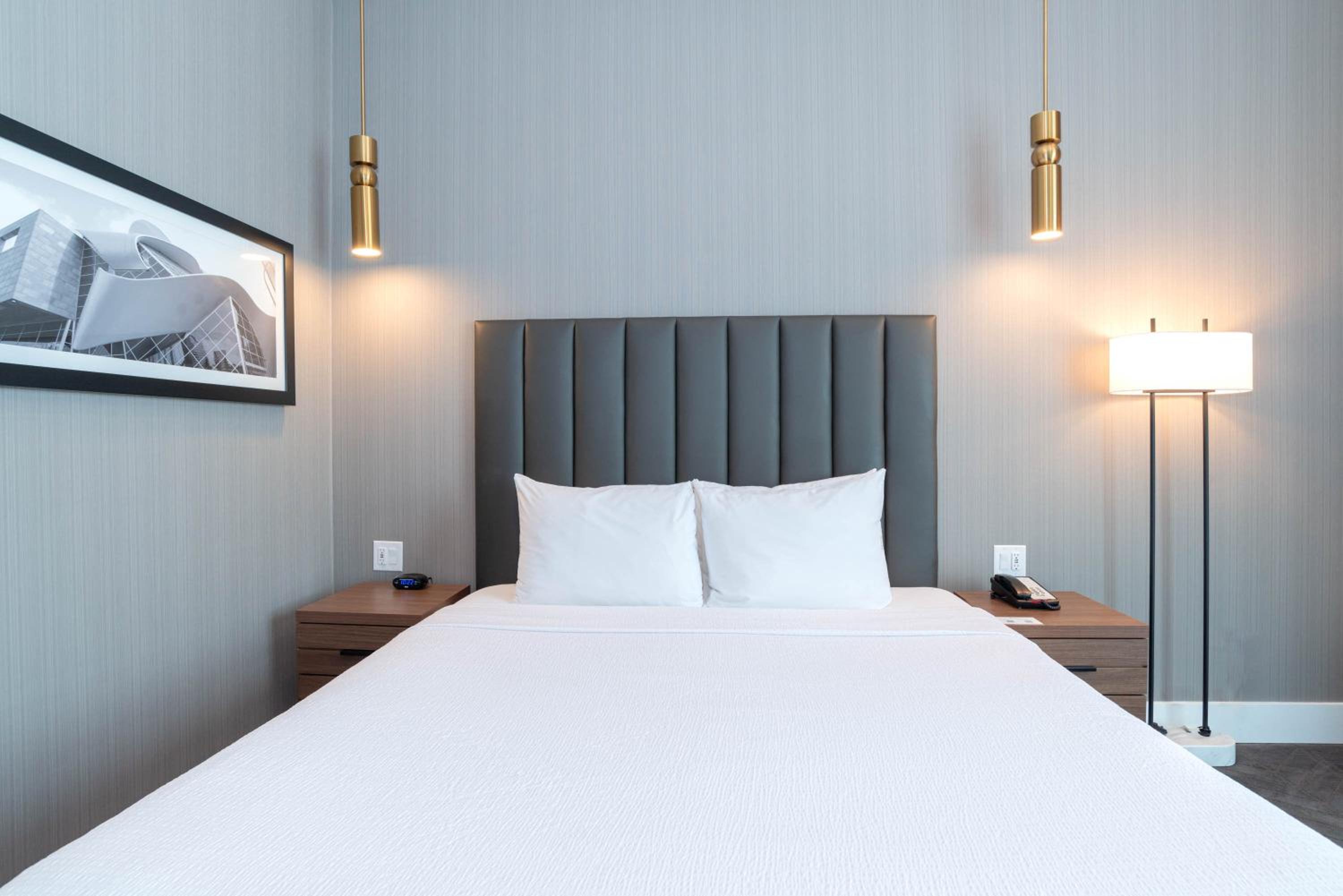 Standard Room, 1 King Bed - Photo 4