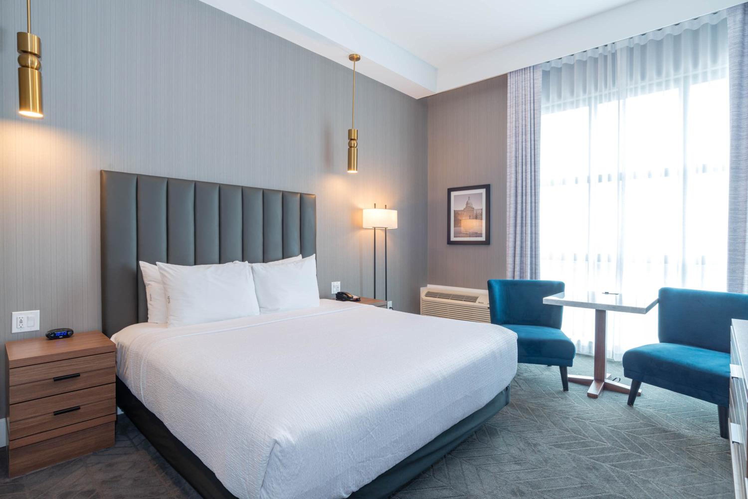 Standard Room, 1 King Bed - Photo 1