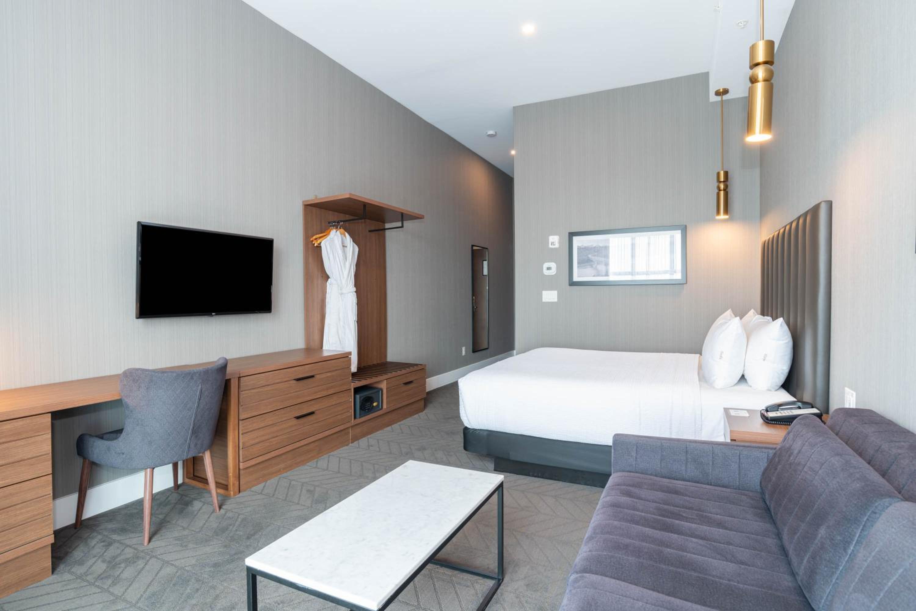 Standard Room, 1 King Bed, Sofa Bed - Photo 2