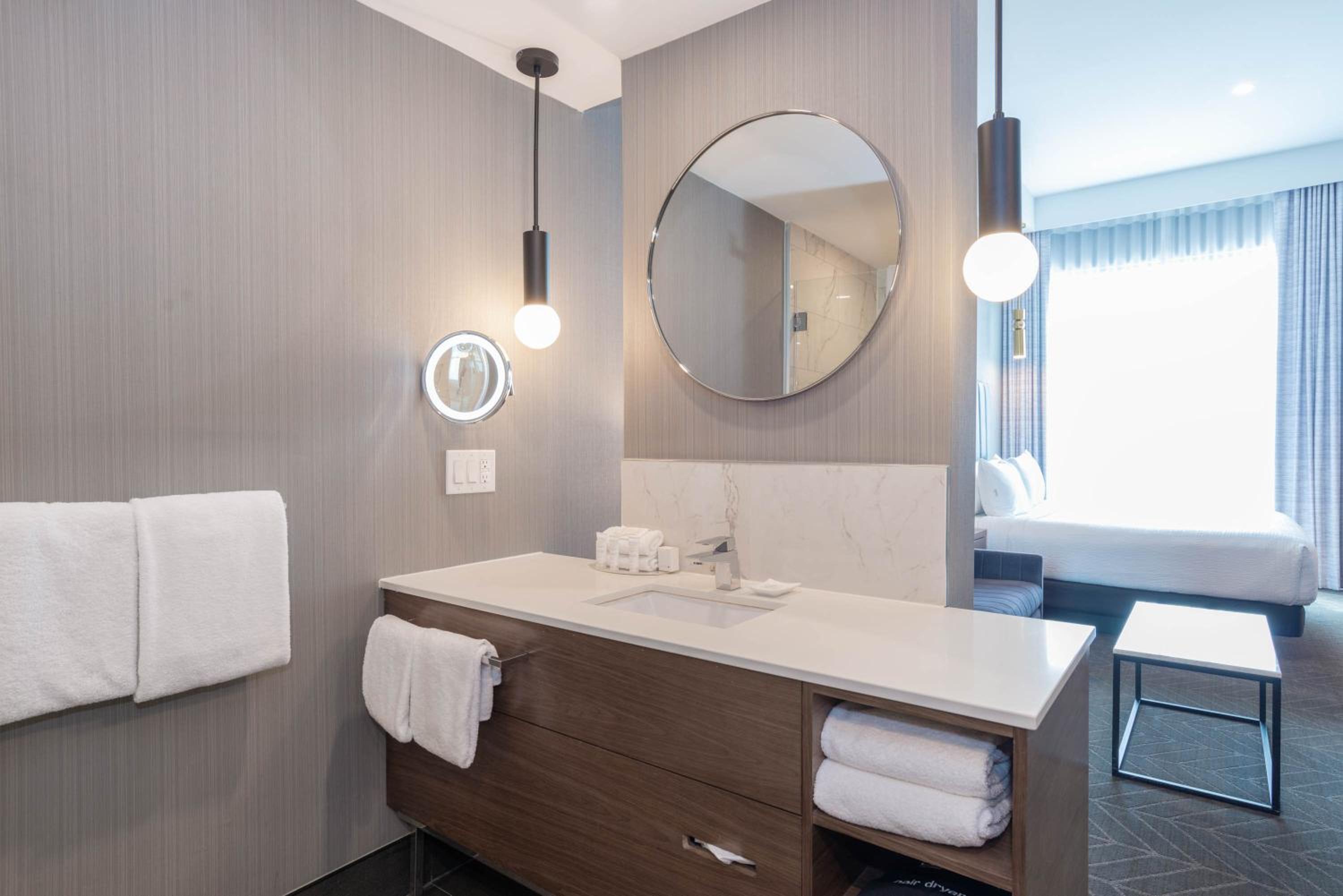 Standard Room, 1 King Bed, Sofa Bed, Euro Style Shower - Photo 6