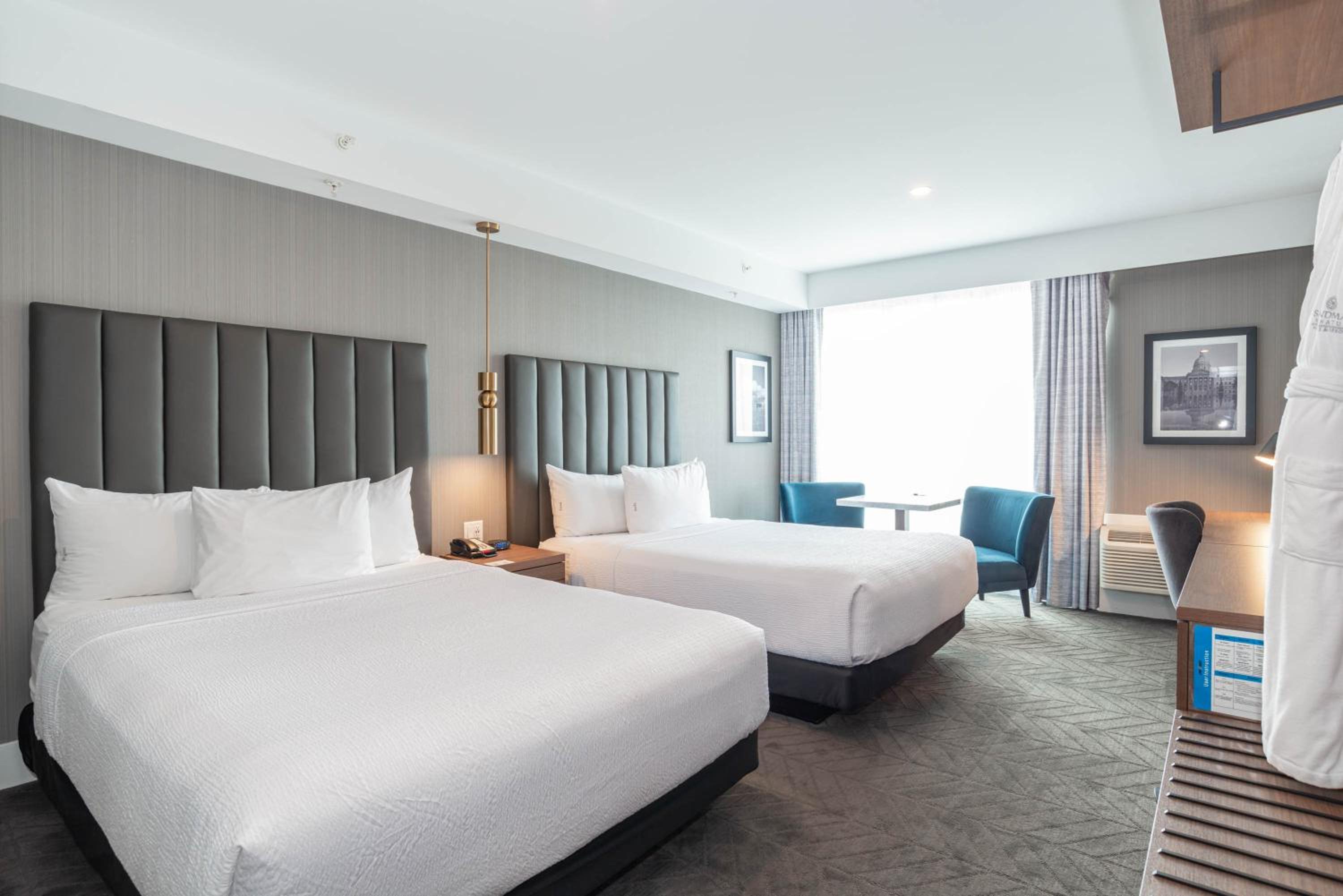 Standard Room, 2 Queen Beds - Photo 1