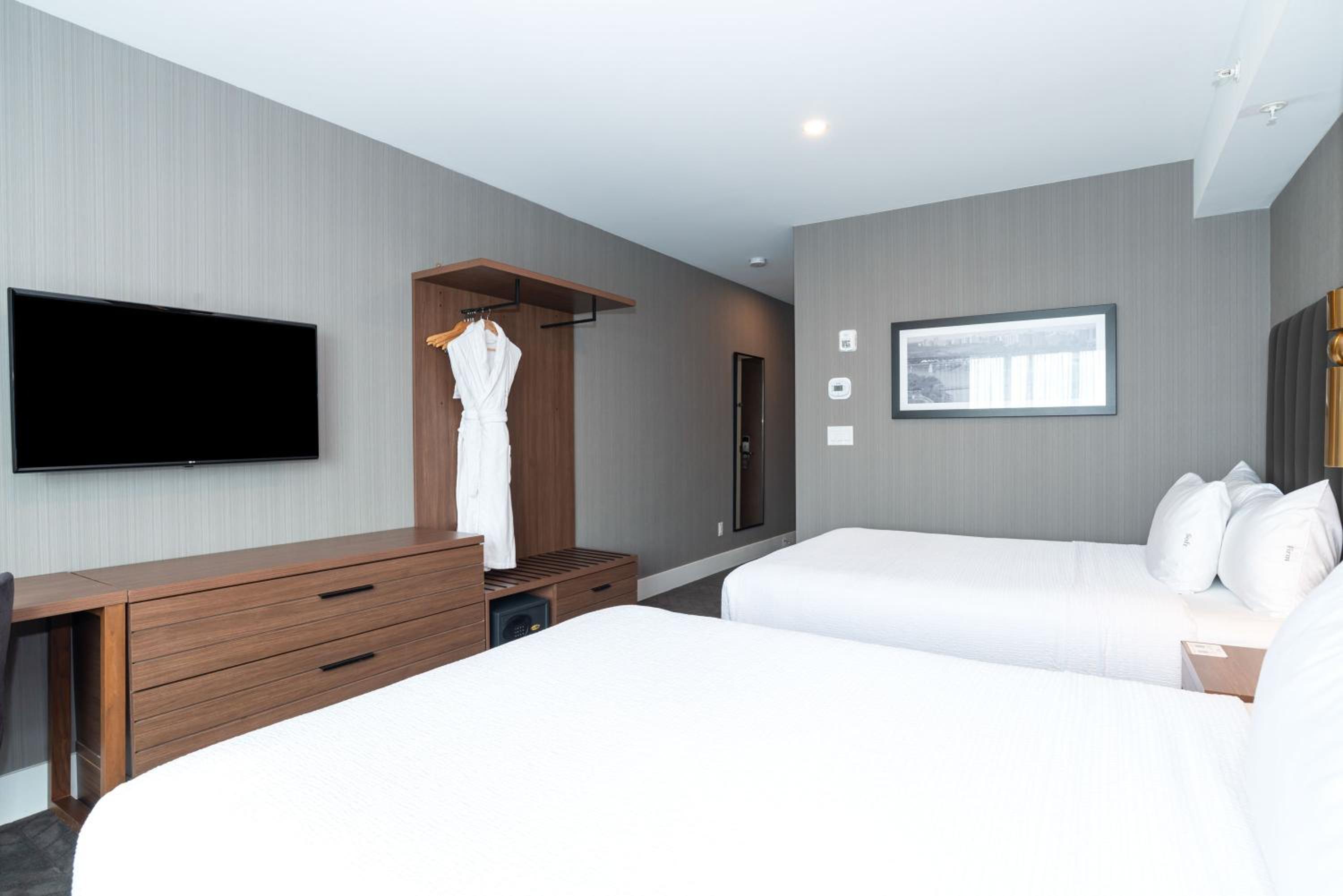 Standard Room, 2 Queen Beds - Photo 3