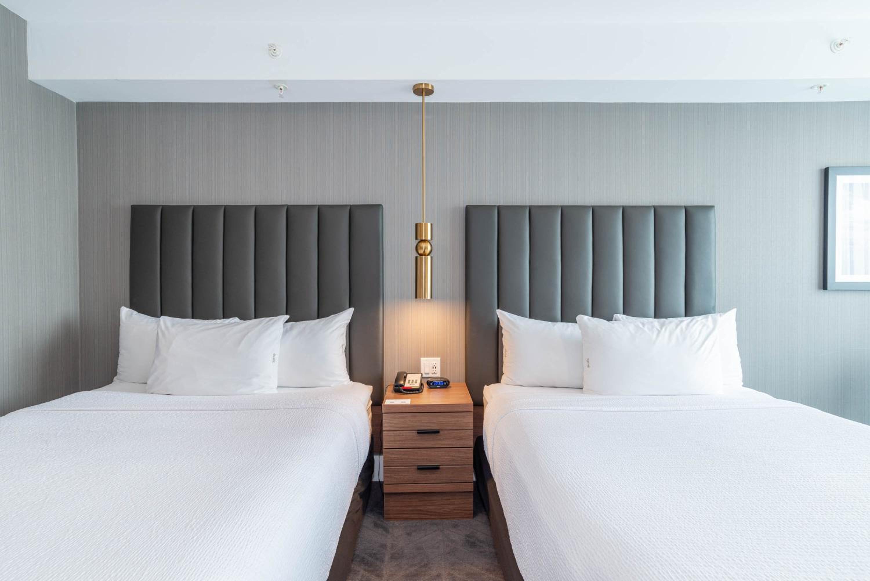 Standard Room, 2 Queen Beds - Photo 2