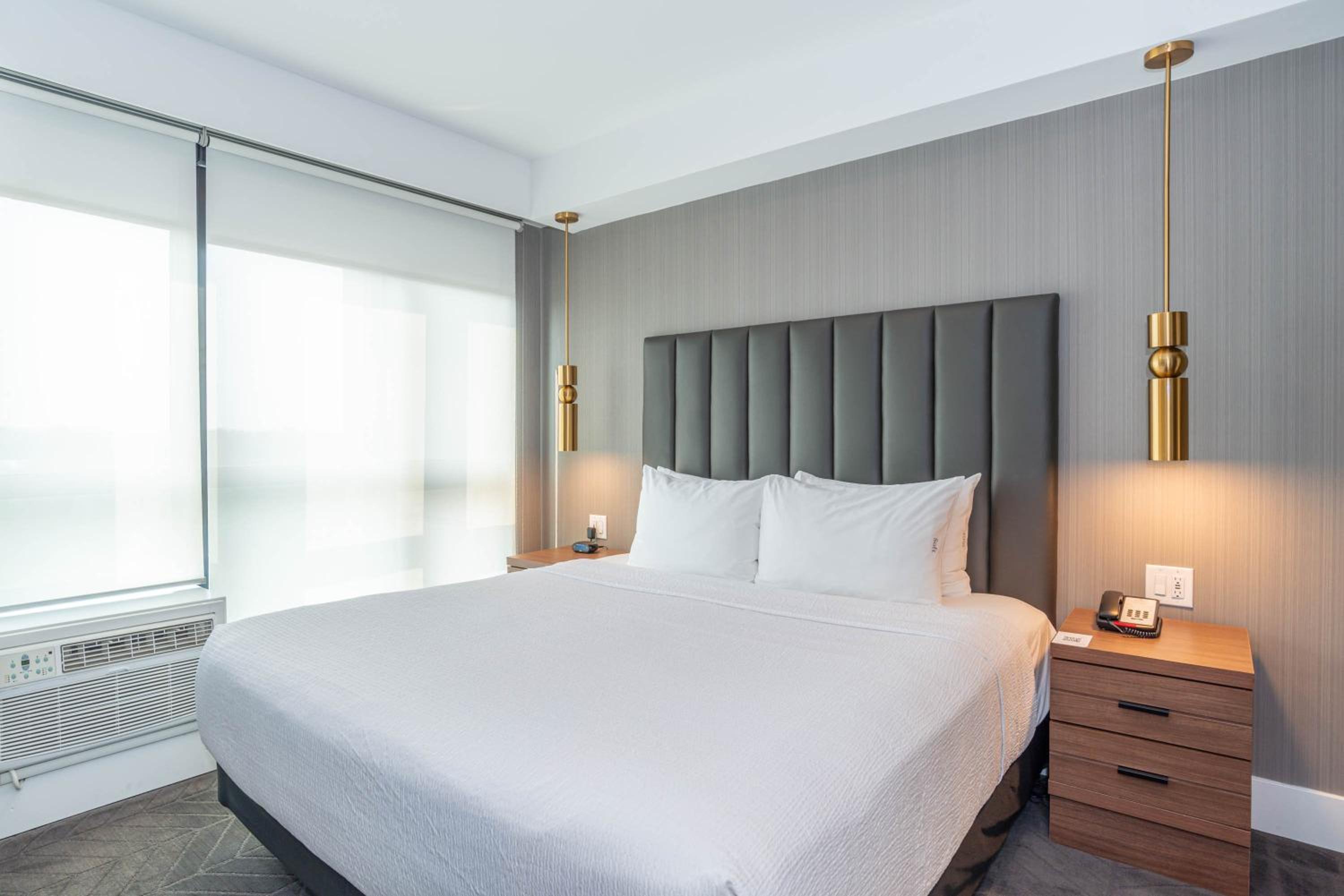 Standard Suite, 1 King Bed, Kitchen - Photo 1