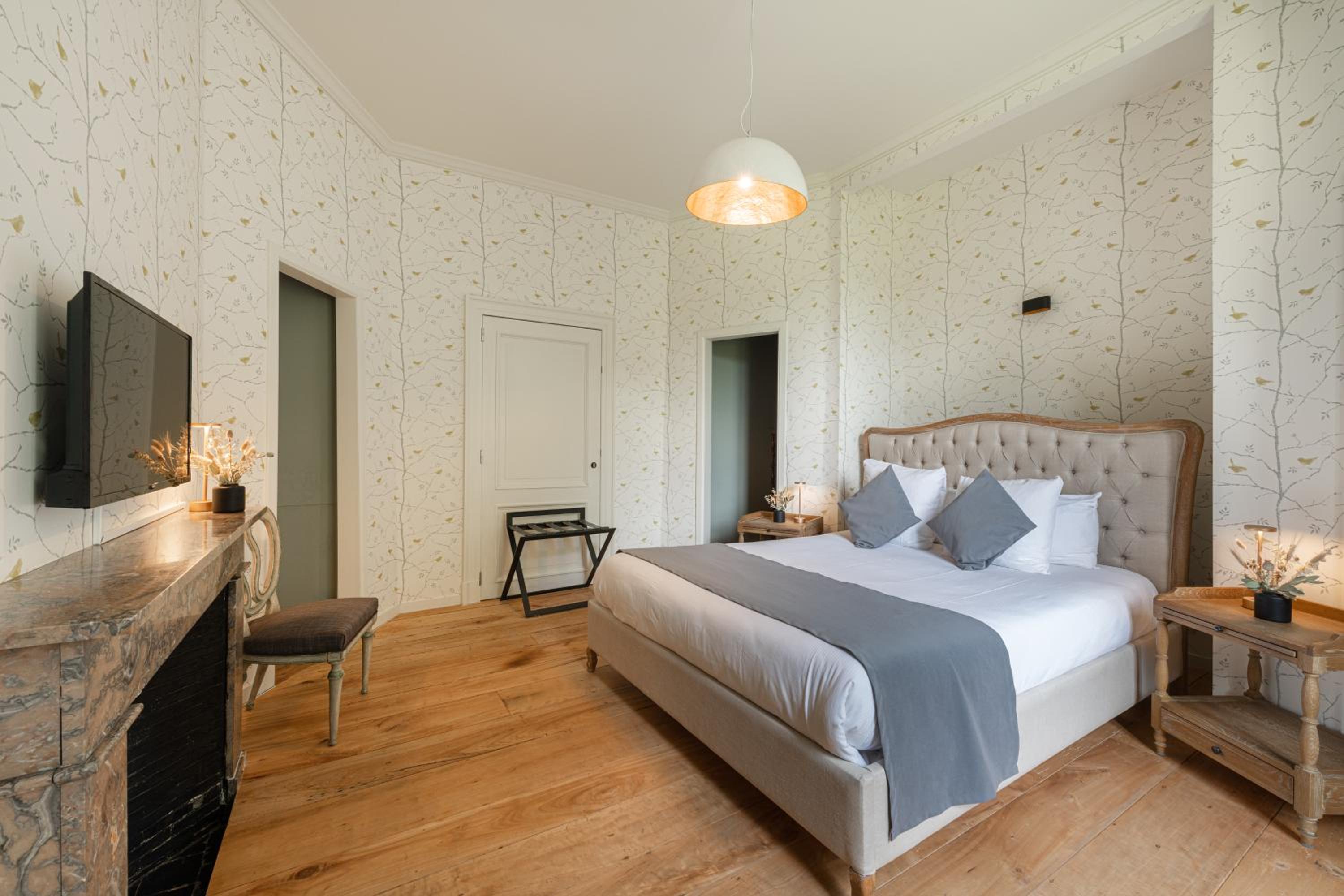 Deluxe King Suite - Photo 1