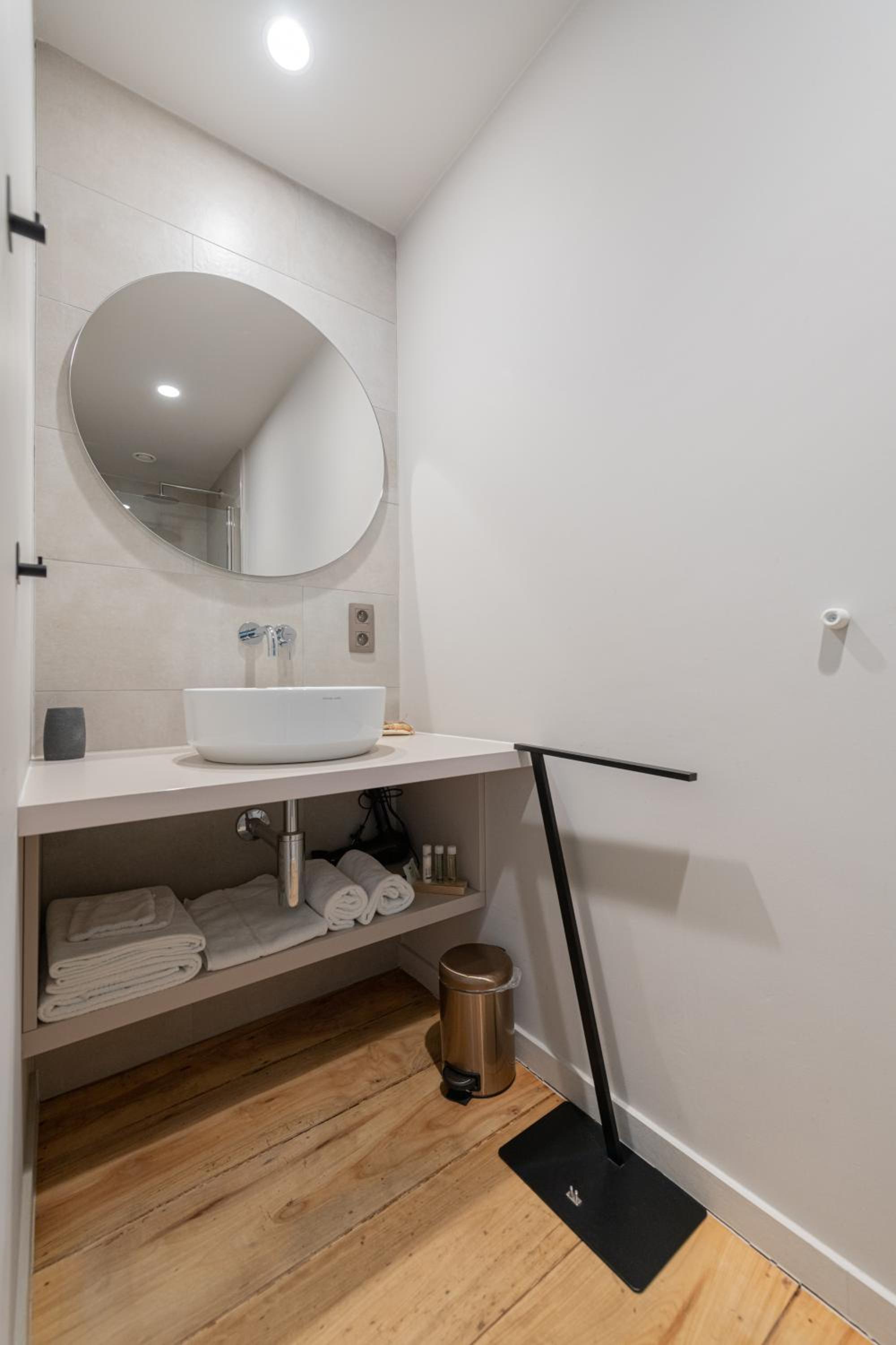 Deluxe King Suite - Photo 24