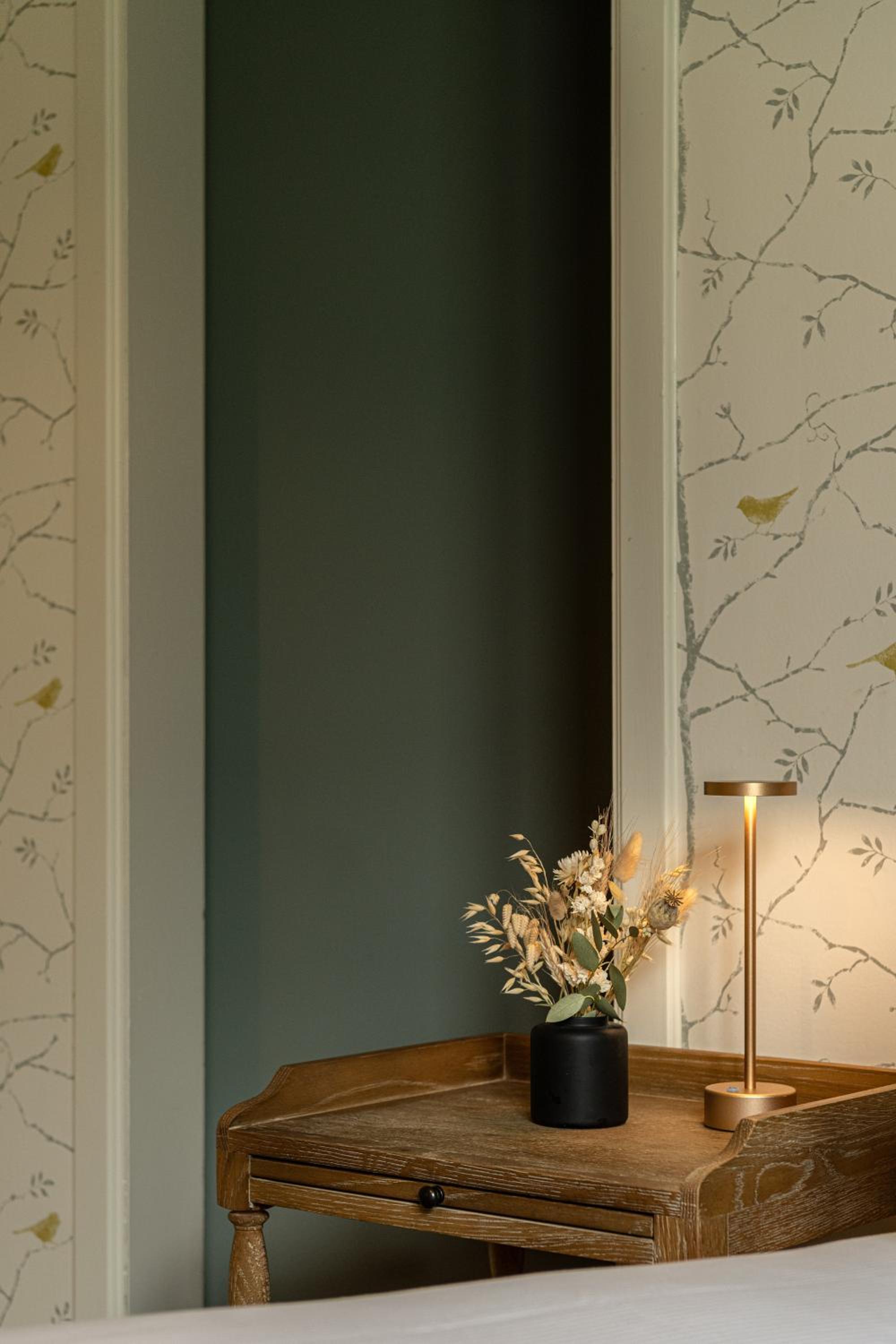 Deluxe King Suite - Photo 21
