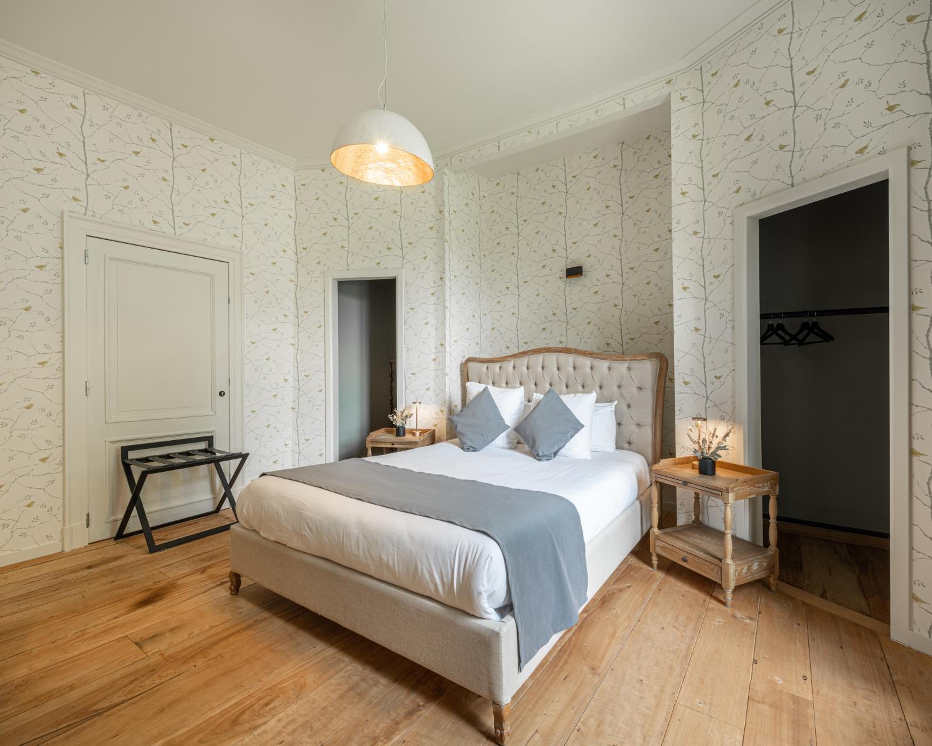 Deluxe King Suite - Photo 18