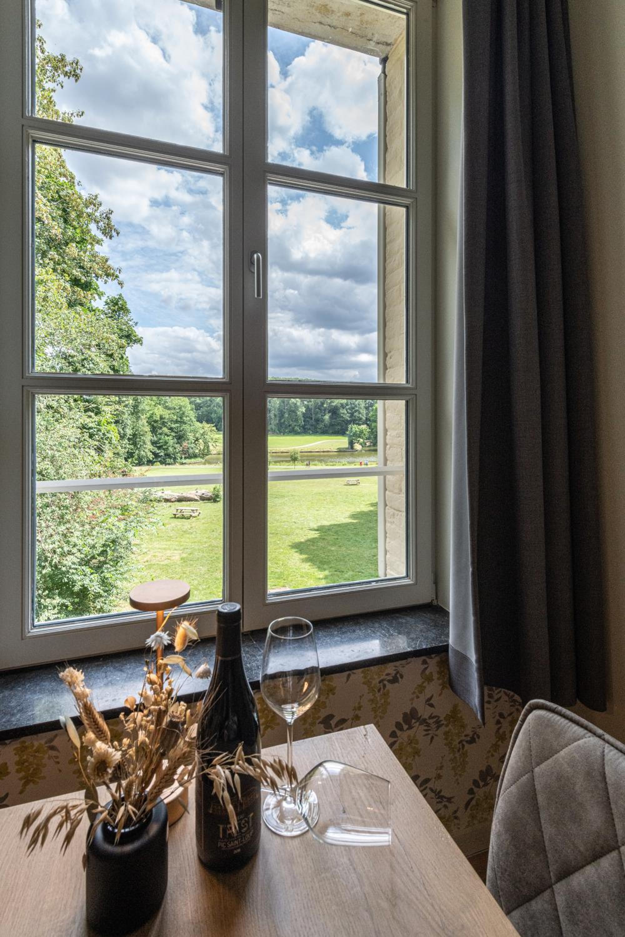 Deluxe King Suite - Photo 8