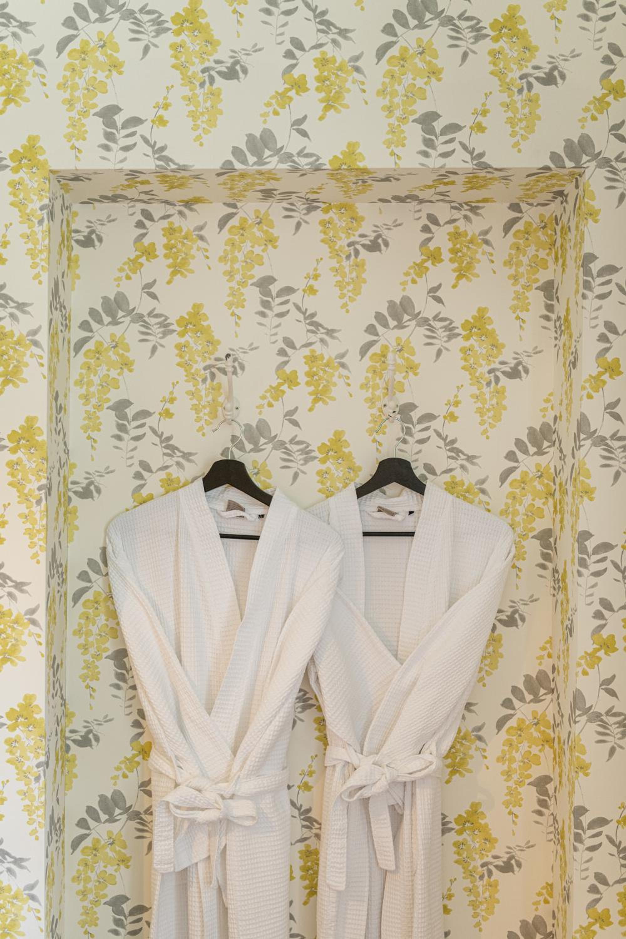 Deluxe King Suite - Photo 15