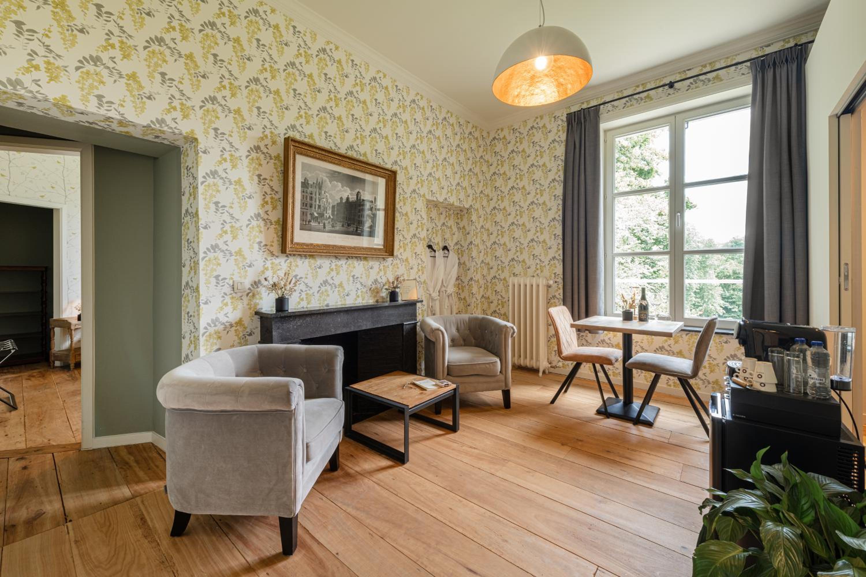 Deluxe King Suite - Photo 16