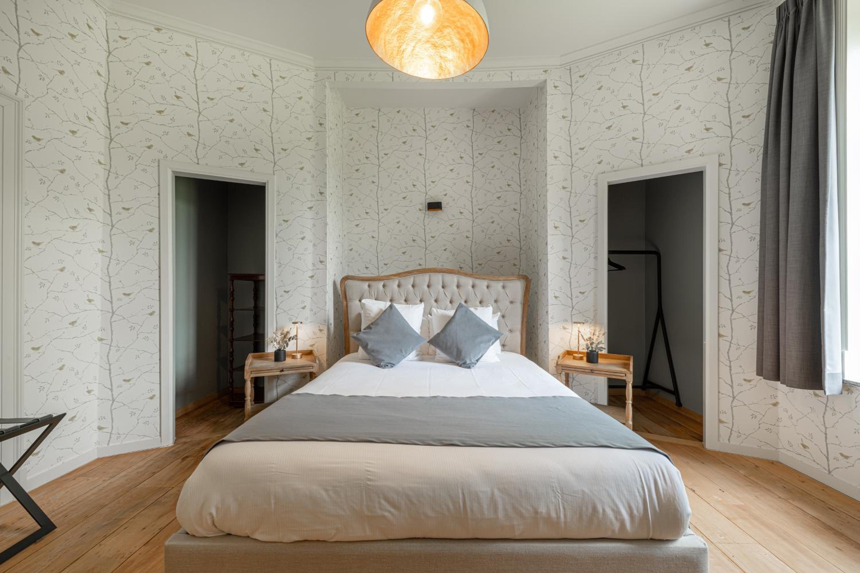 Deluxe King Suite - Photo 12