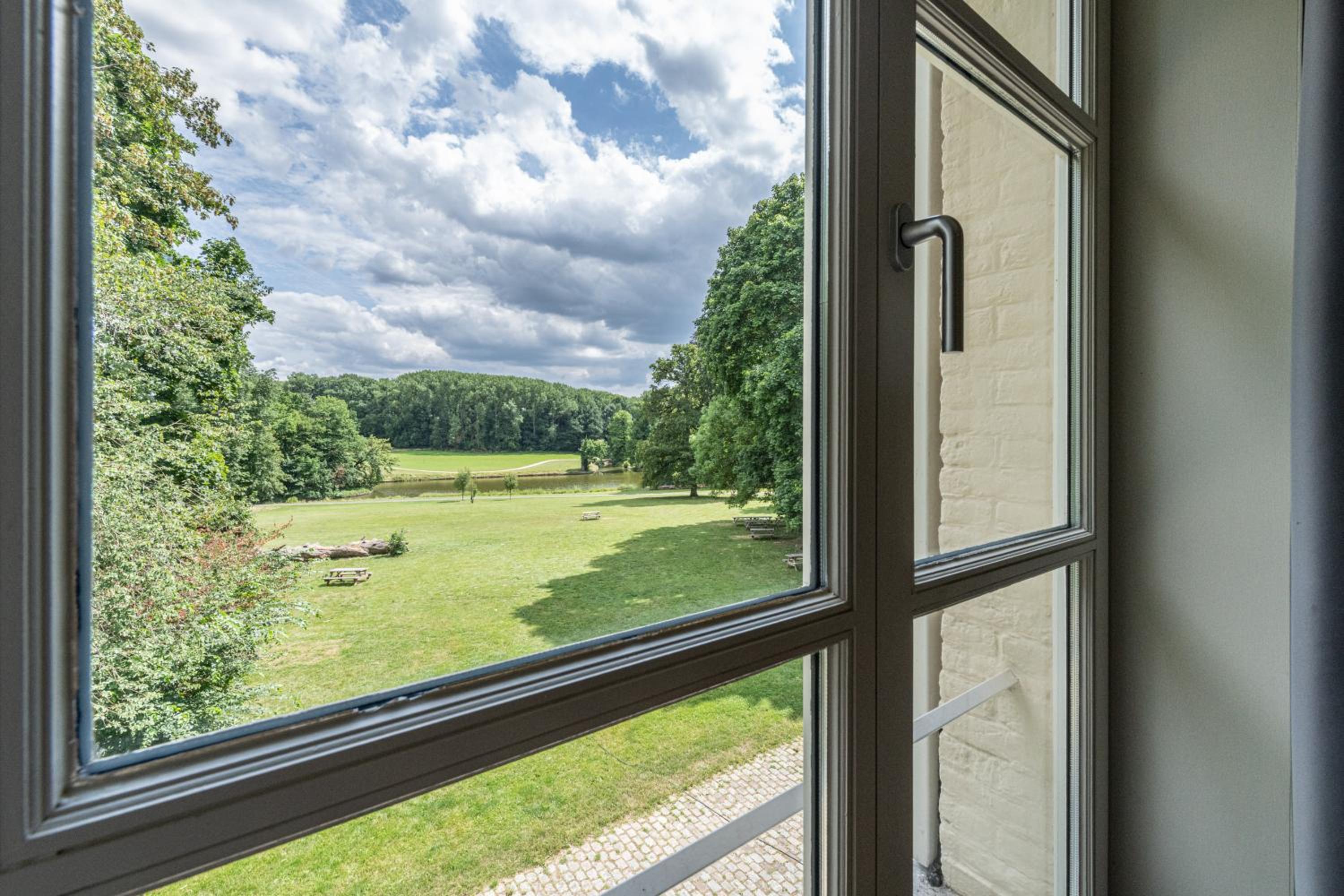 Deluxe King Suite - Photo 9