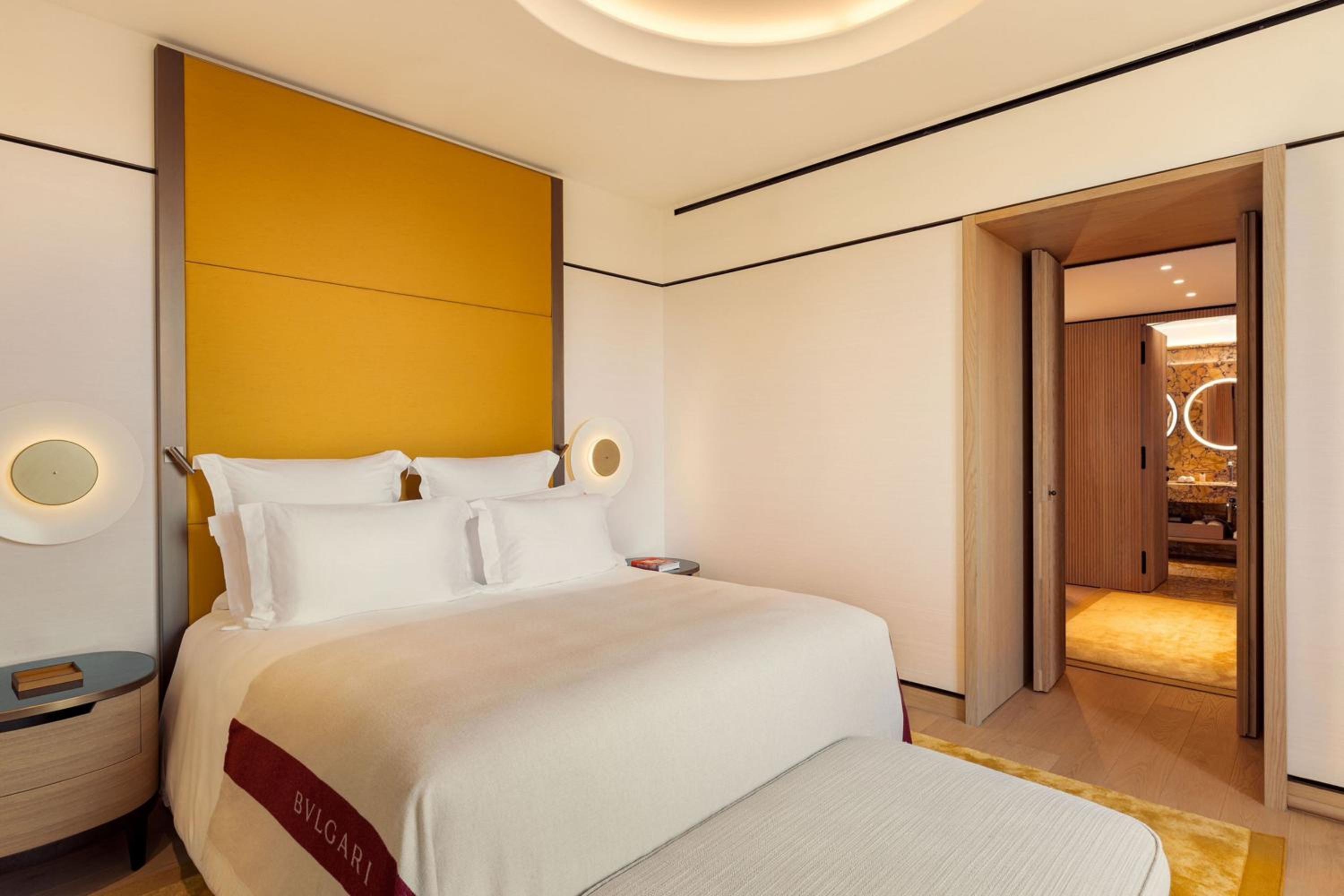 One-Bedroom Deluxe King Suite with City View