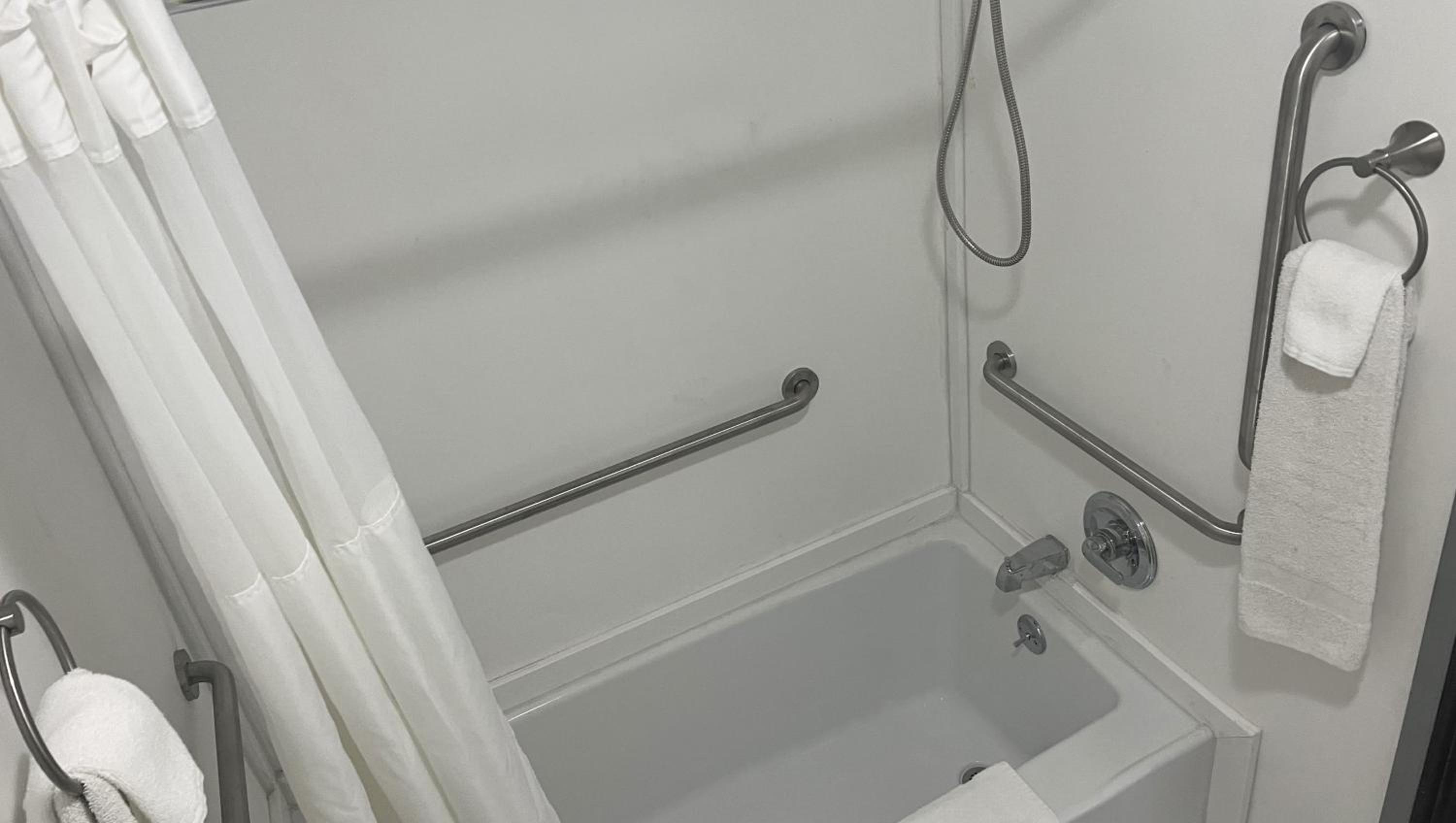Queen Room - Disability Access photo 2