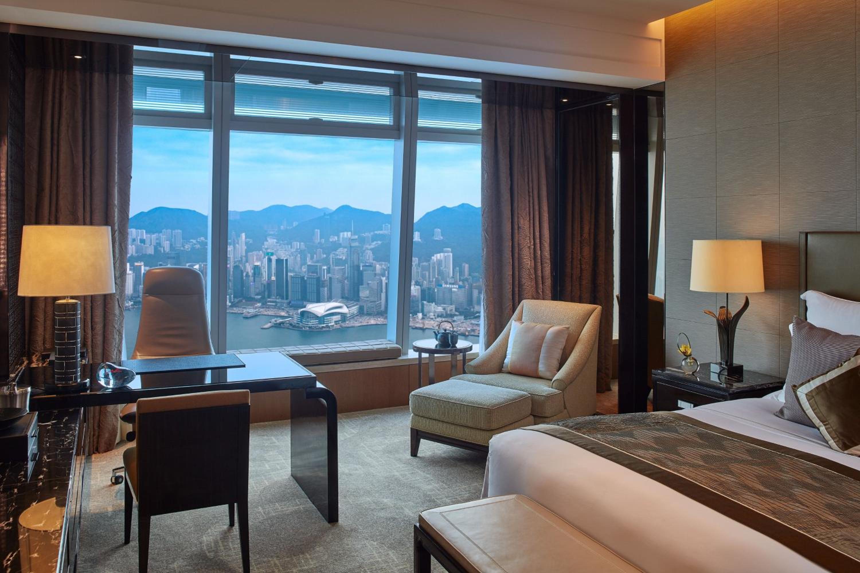 Club Deluxe Victoria Harbor Room with King Bed and Club Lounge Access