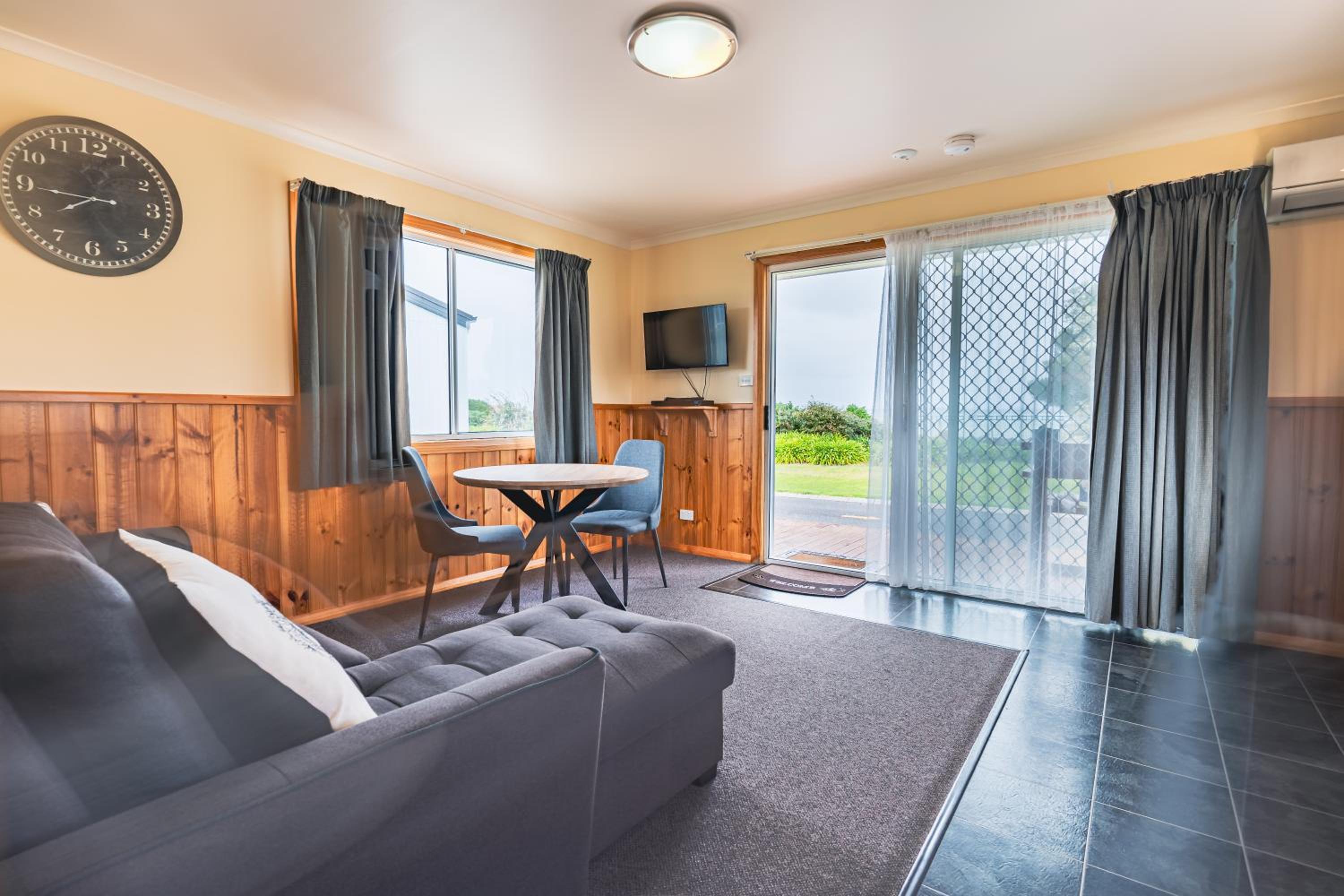 One-Bedroom Villa with Spa Bath - Waterfront photo 1