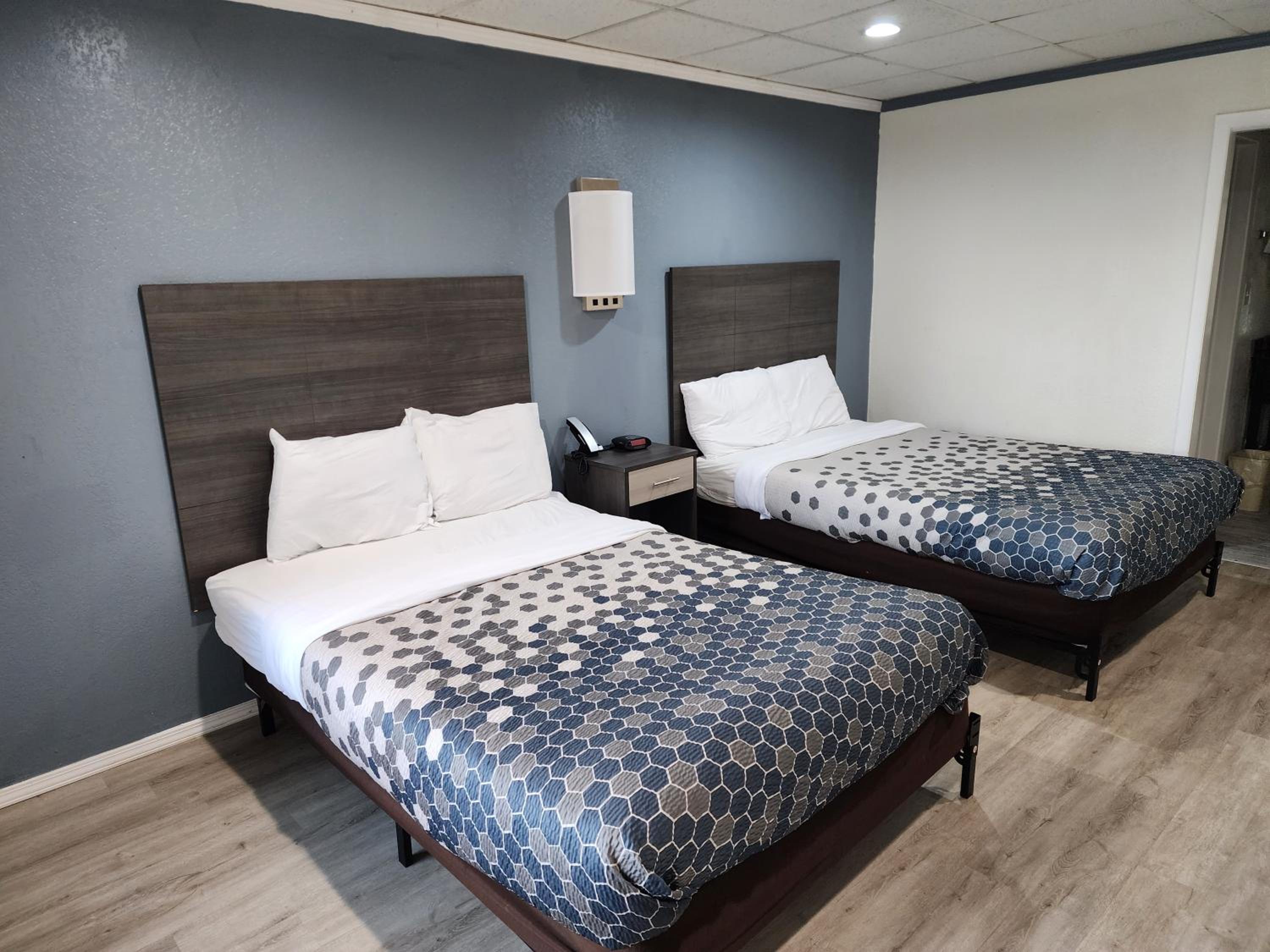Double Room With Two Double Beds - Non-Smoking - Photo 2
