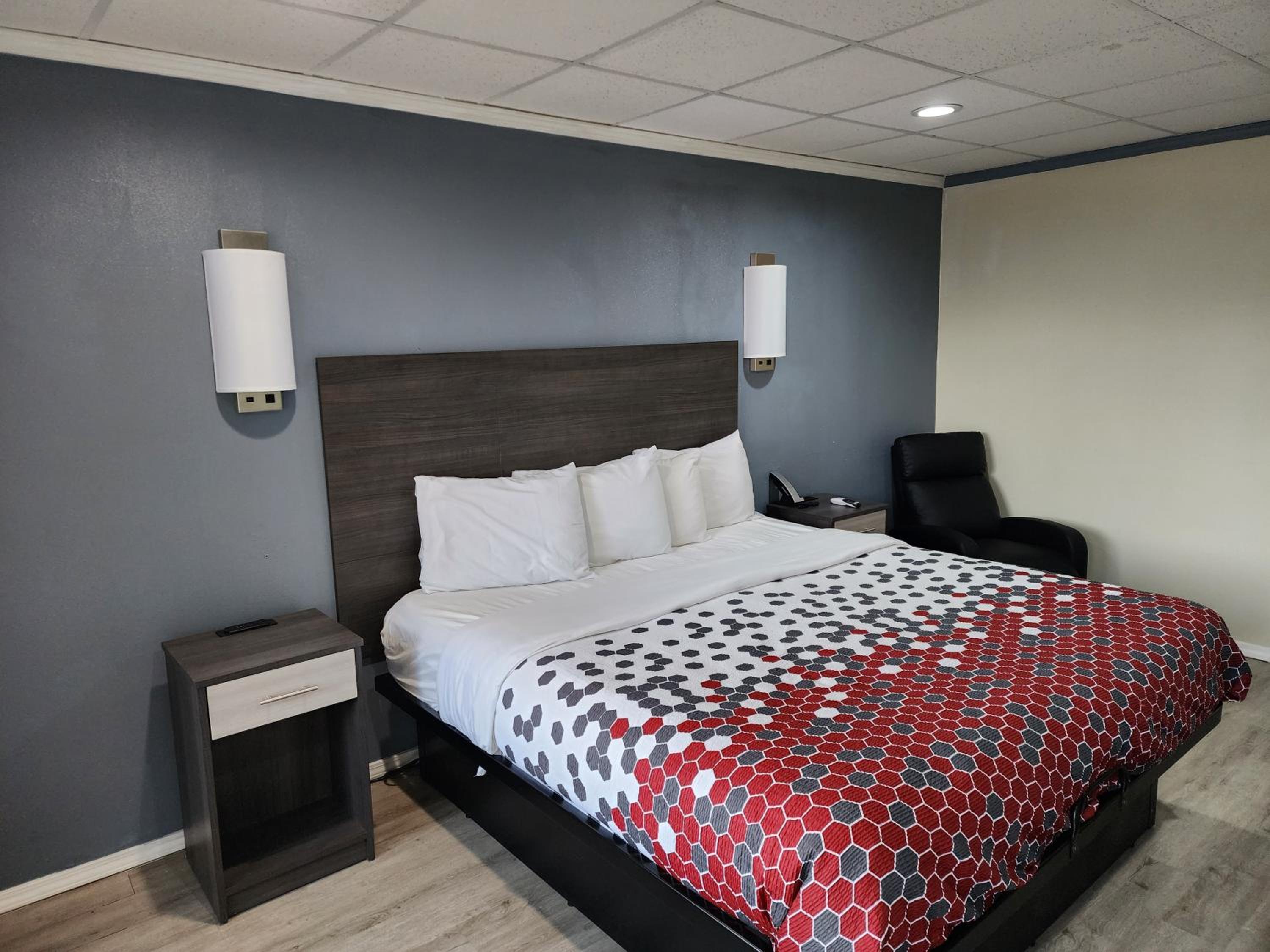 King Room - Non Smoking - Photo 1