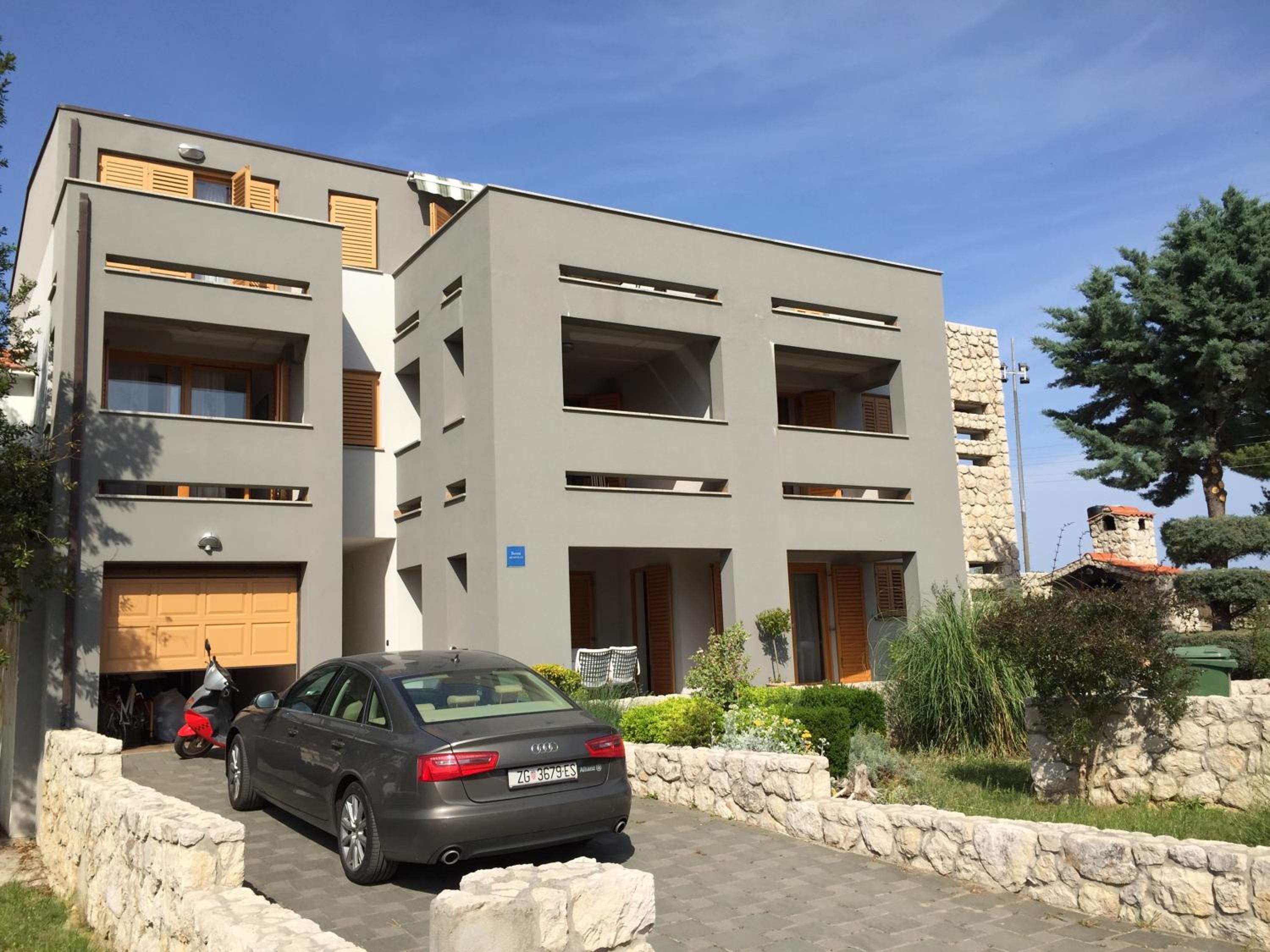 Apartment - Ground Floor photo 3