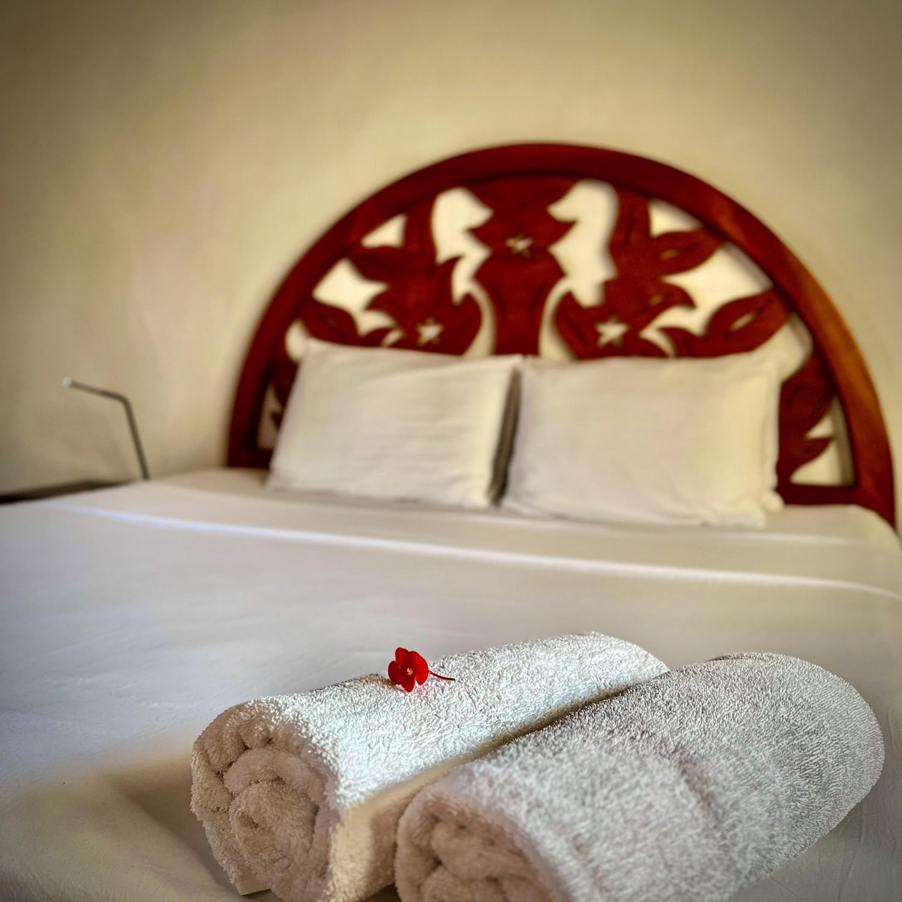Deluxe King Room with Balcony photo 3