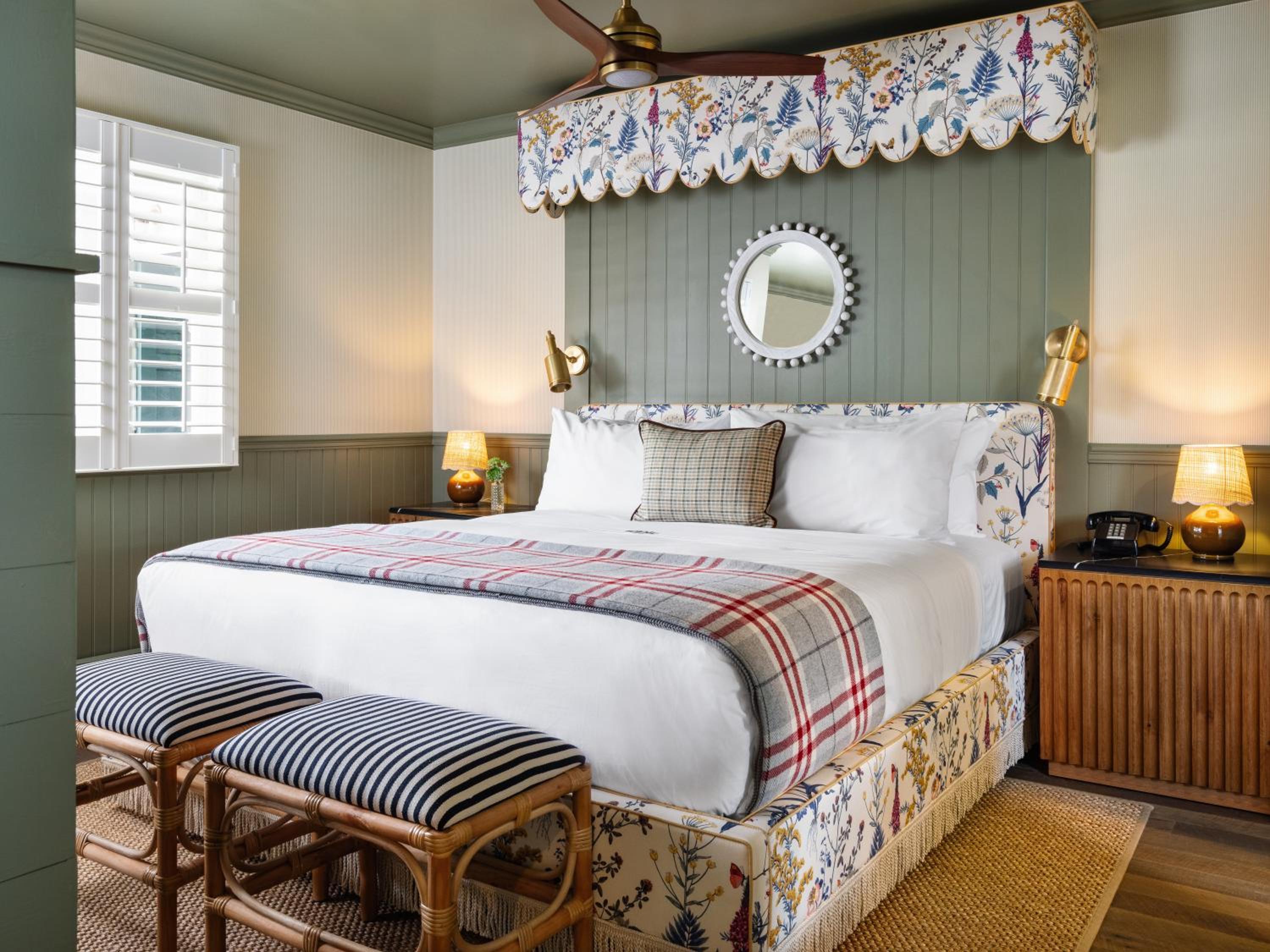 Deluxe King Suite photo 3