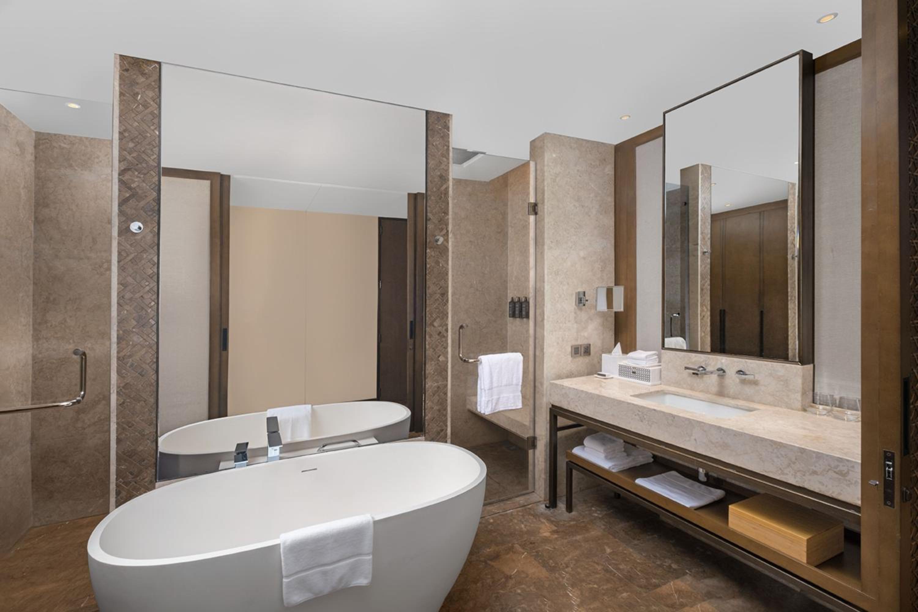 King Room with Courtyard View - Photo 3