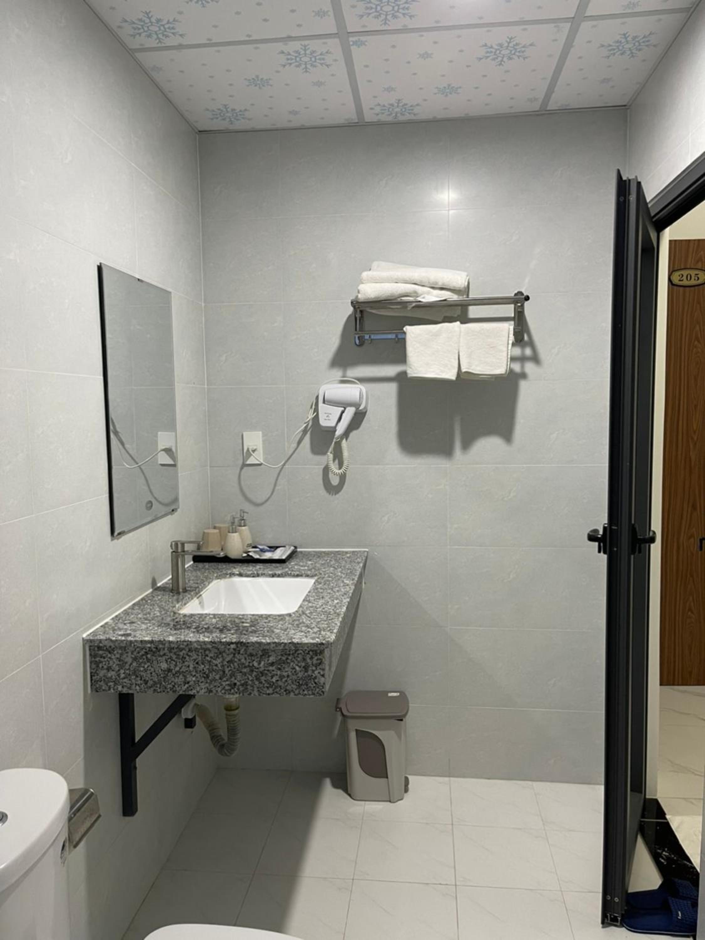 Twin Room - Photo 7