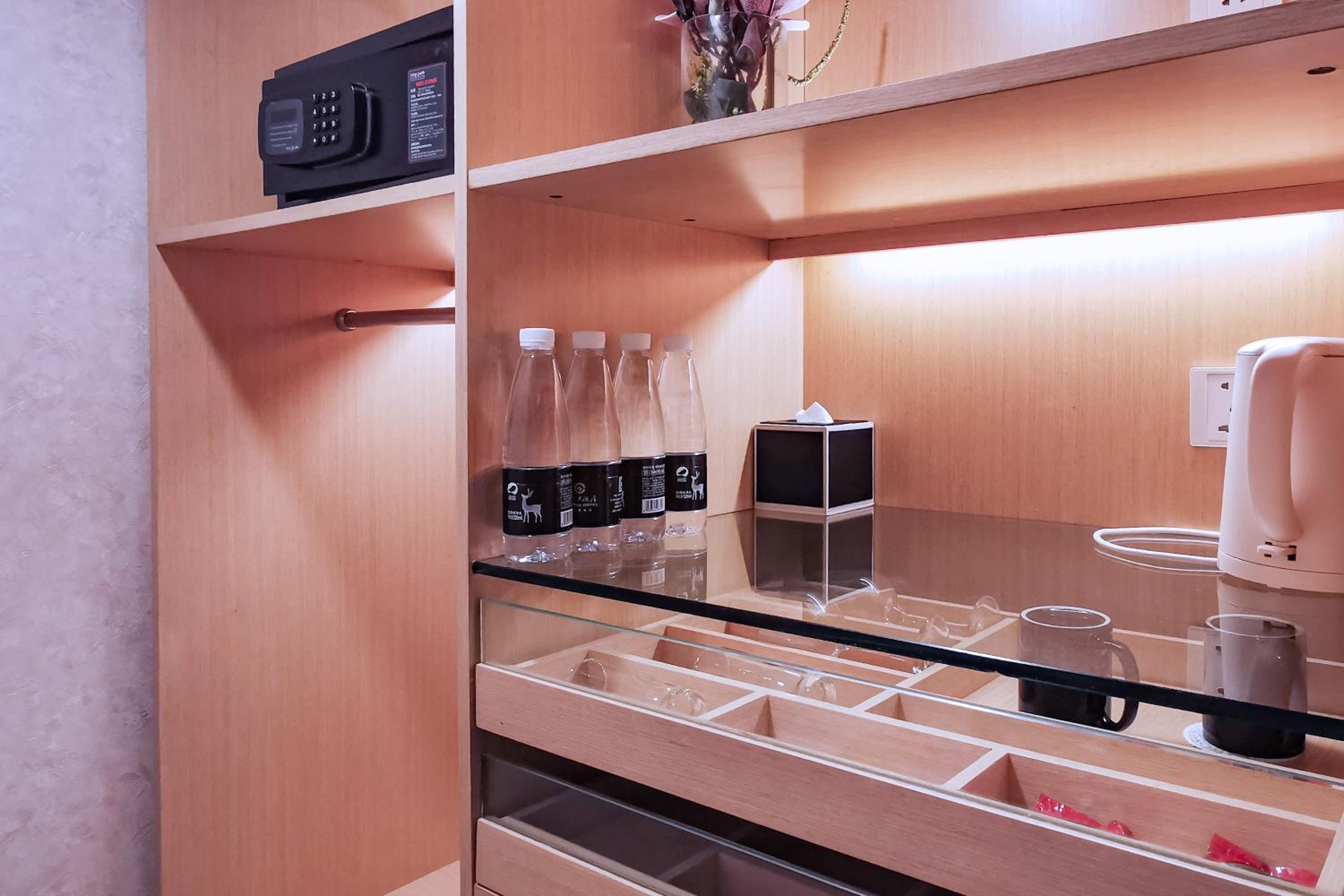 Suite - Photo 5