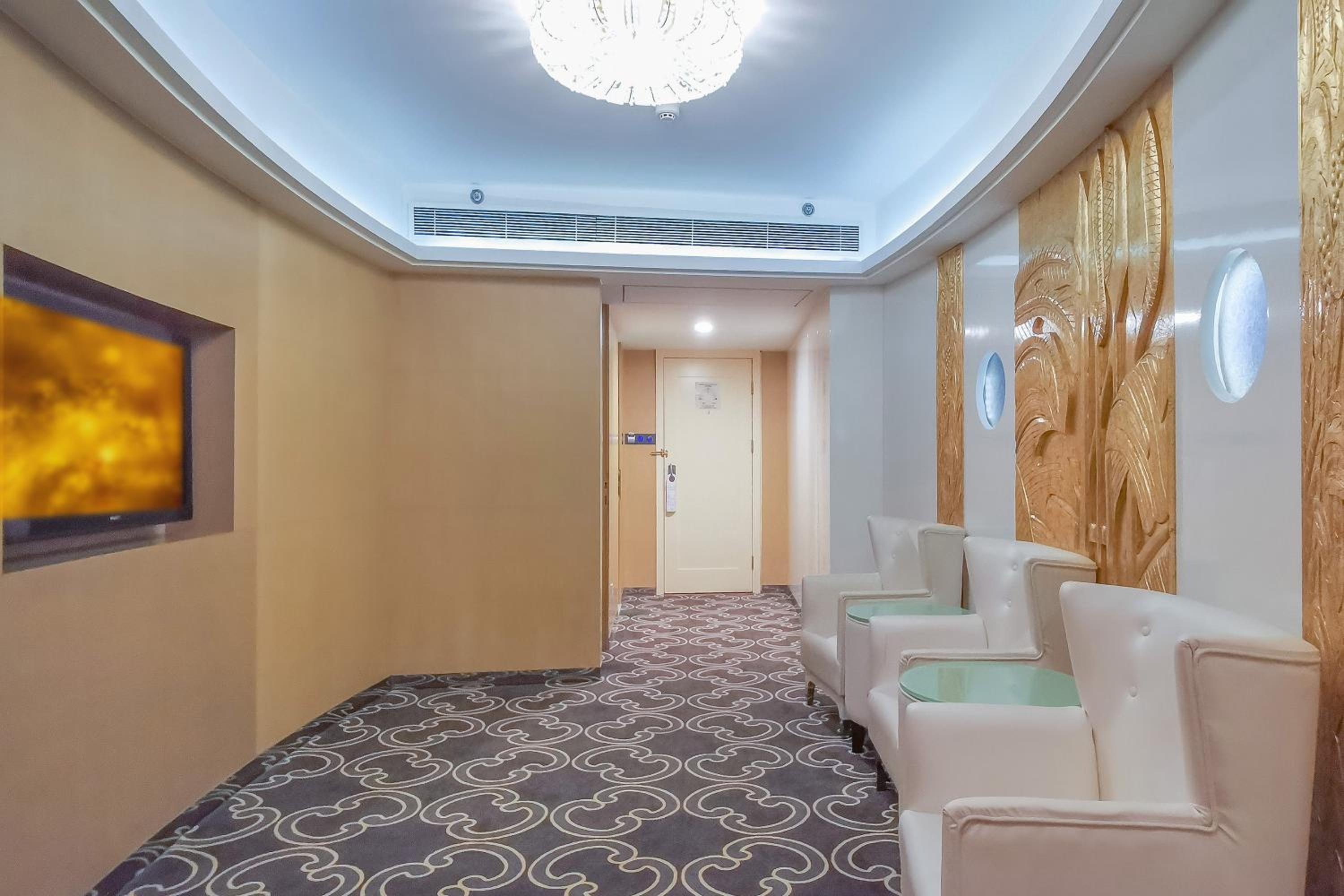 Suite - Photo 4