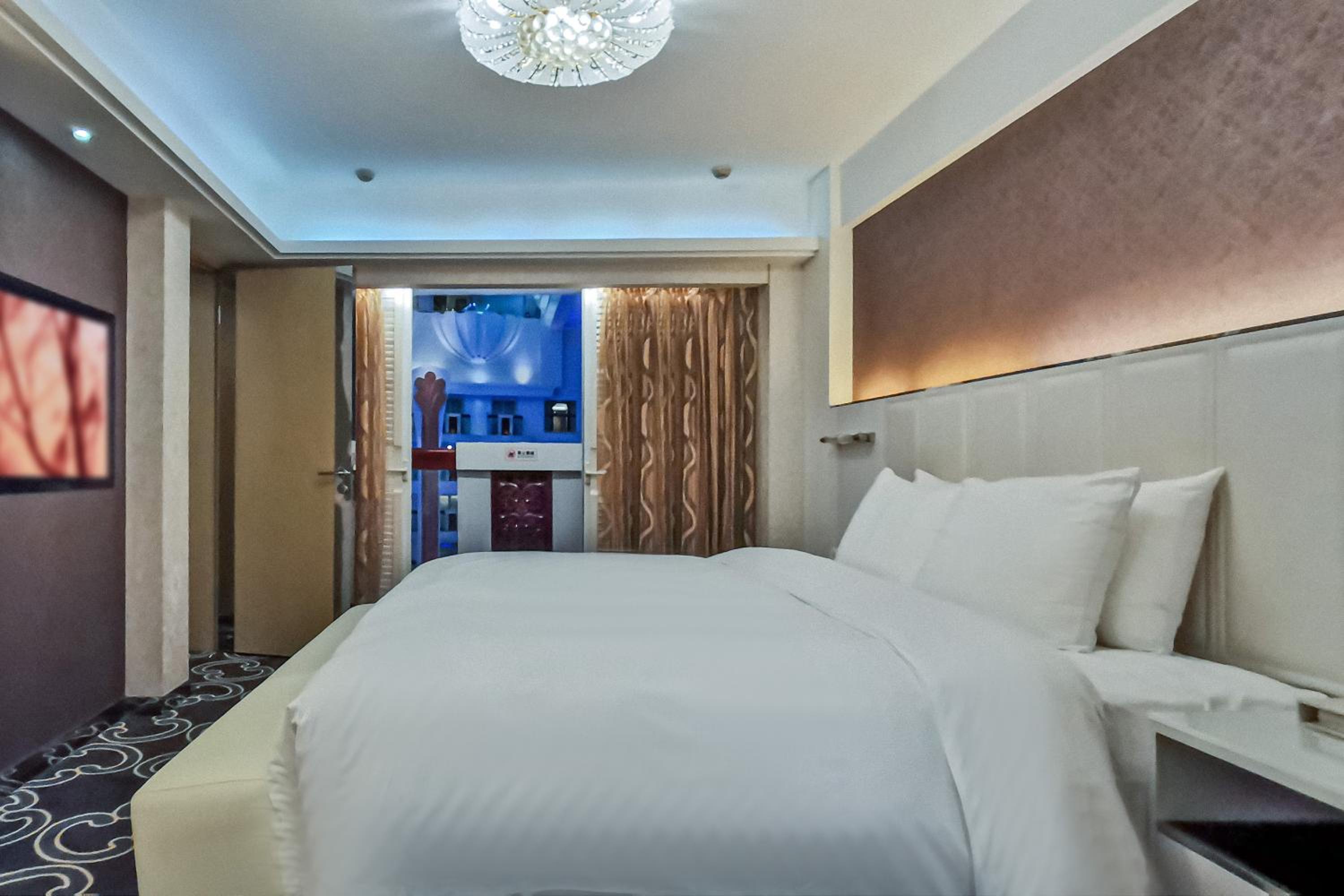 Suite - Photo 2