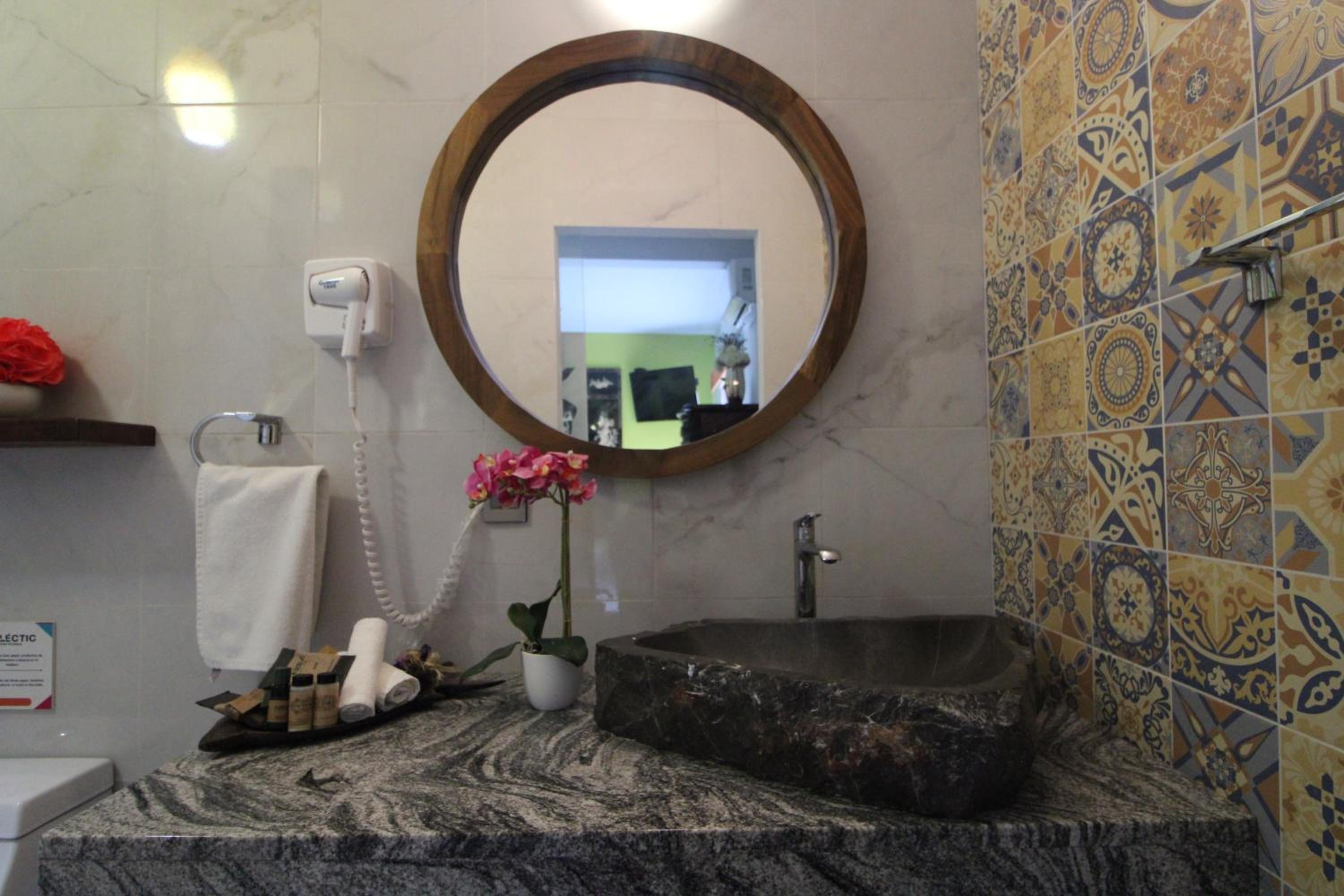 Deluxe Suite - Photo 8