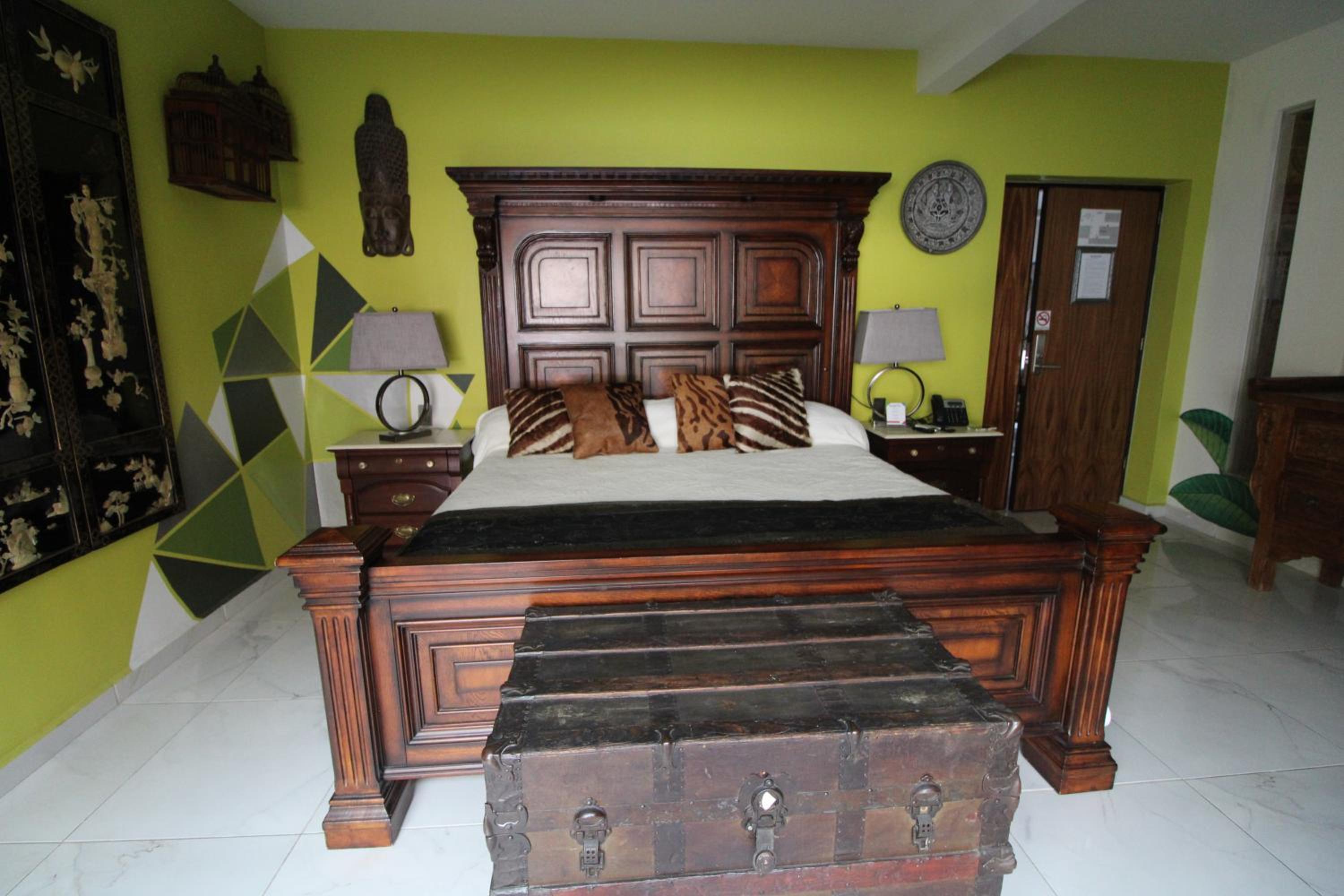 Deluxe Suite - Photo 6
