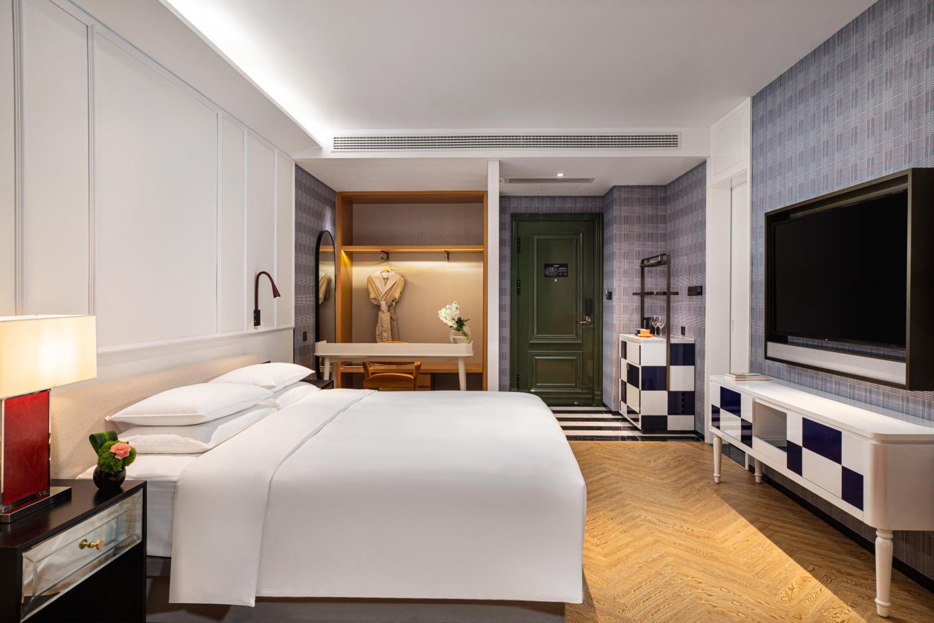 Premium King Room photo 2