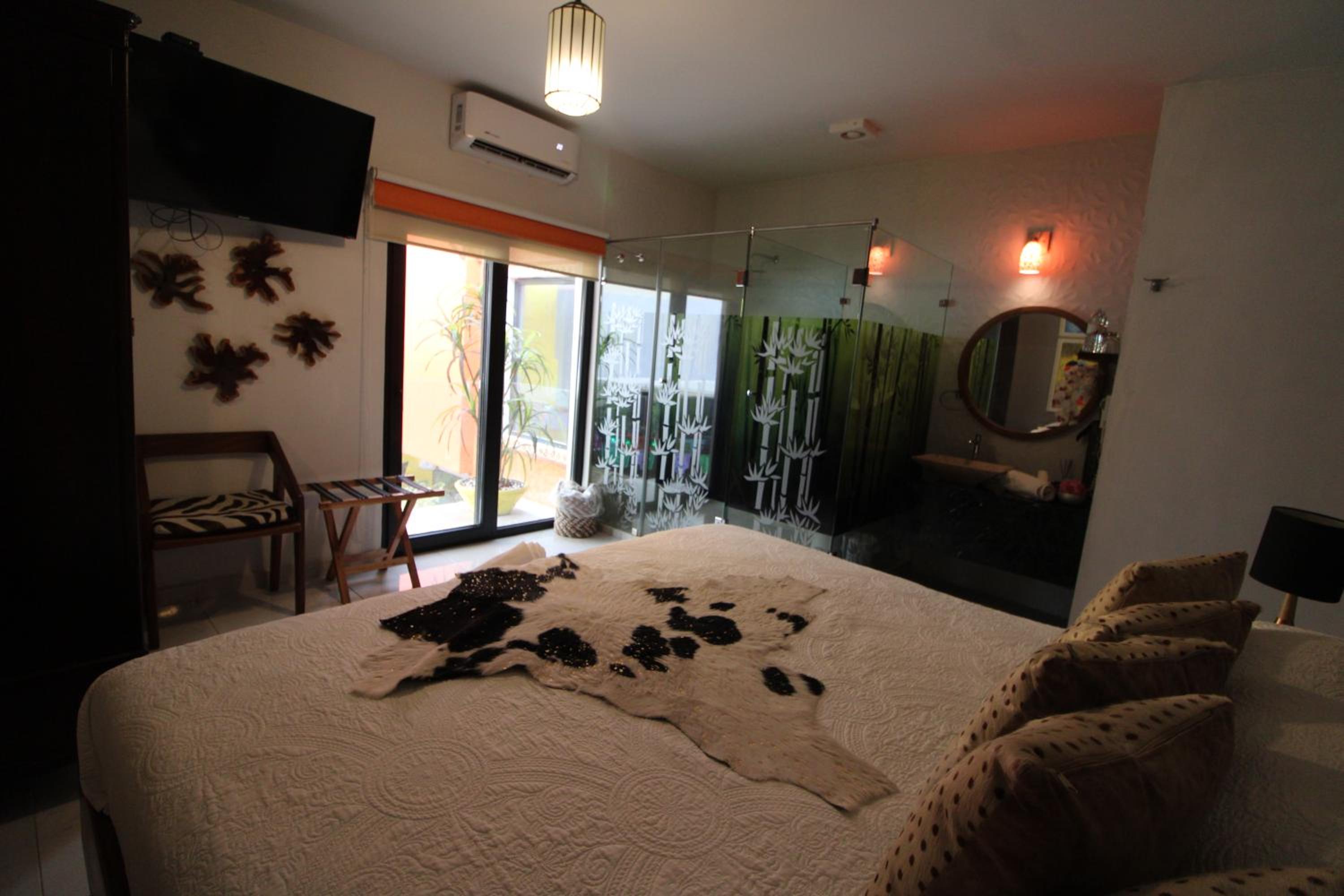 Junior Suite with Balcony - Photo 5