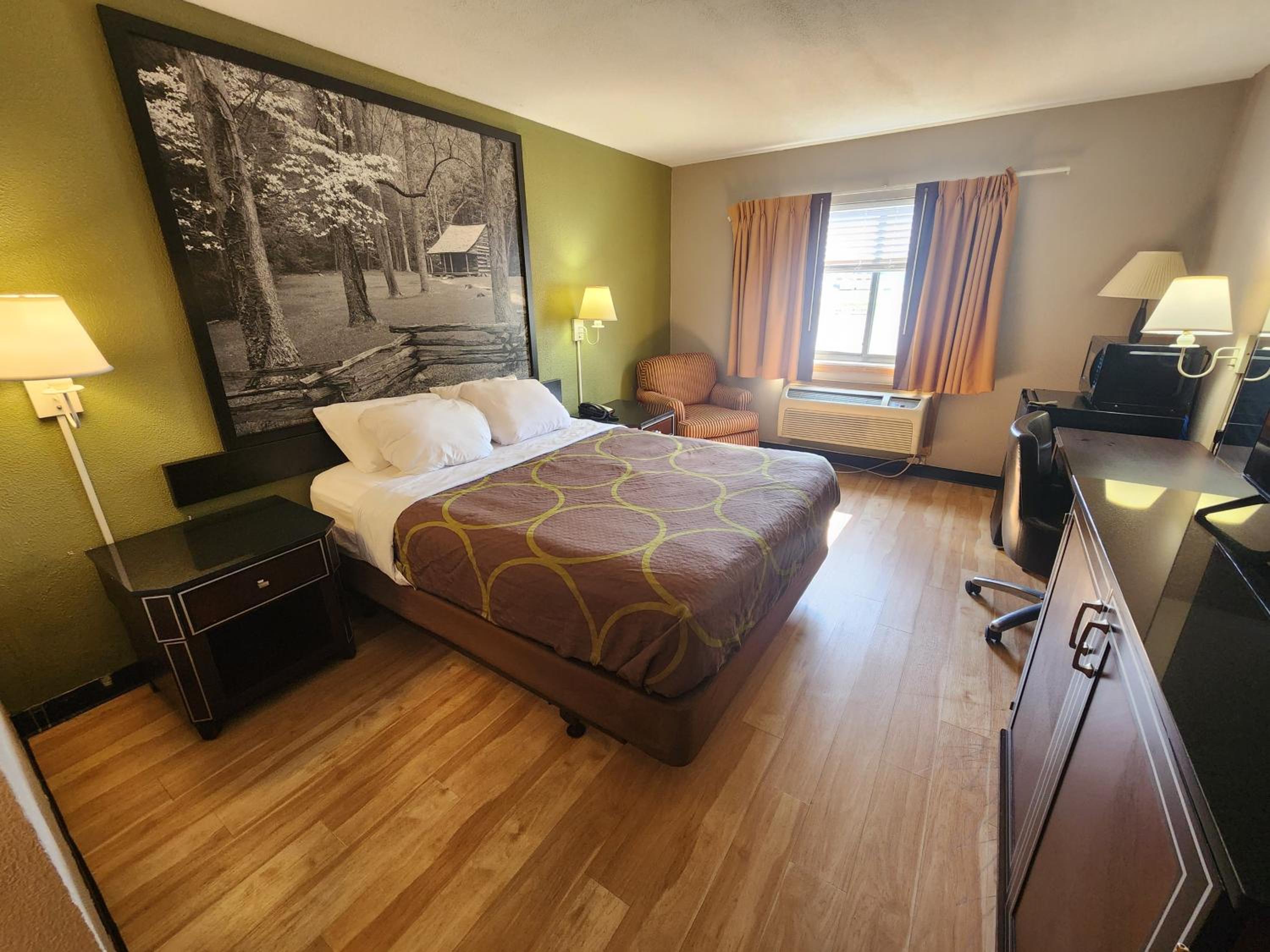 Queen Room - Mobility Access/Non-Smoking - Photo 1
