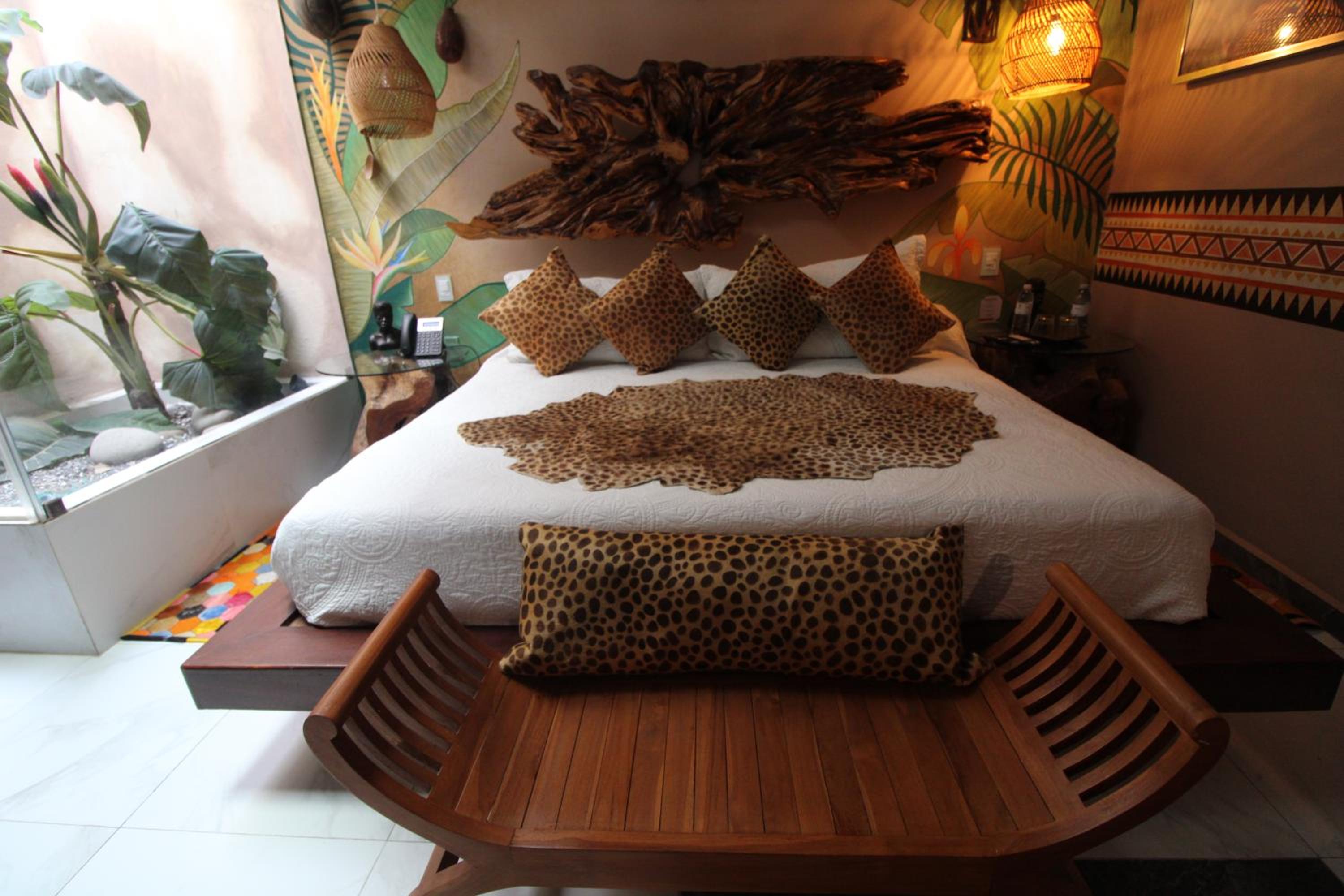 Deluxe King Suite - Photo 7