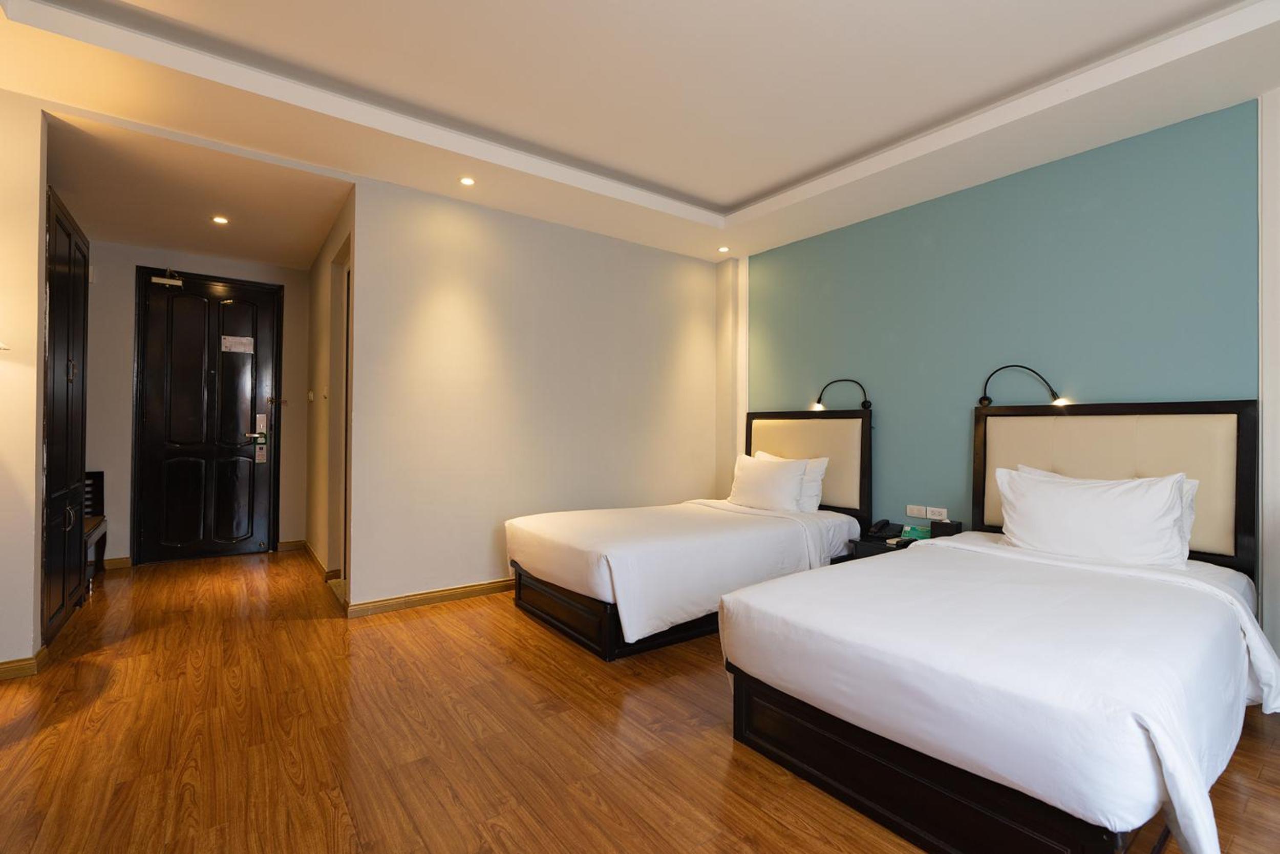 Deluxe Twin Room with Balcony photo 3