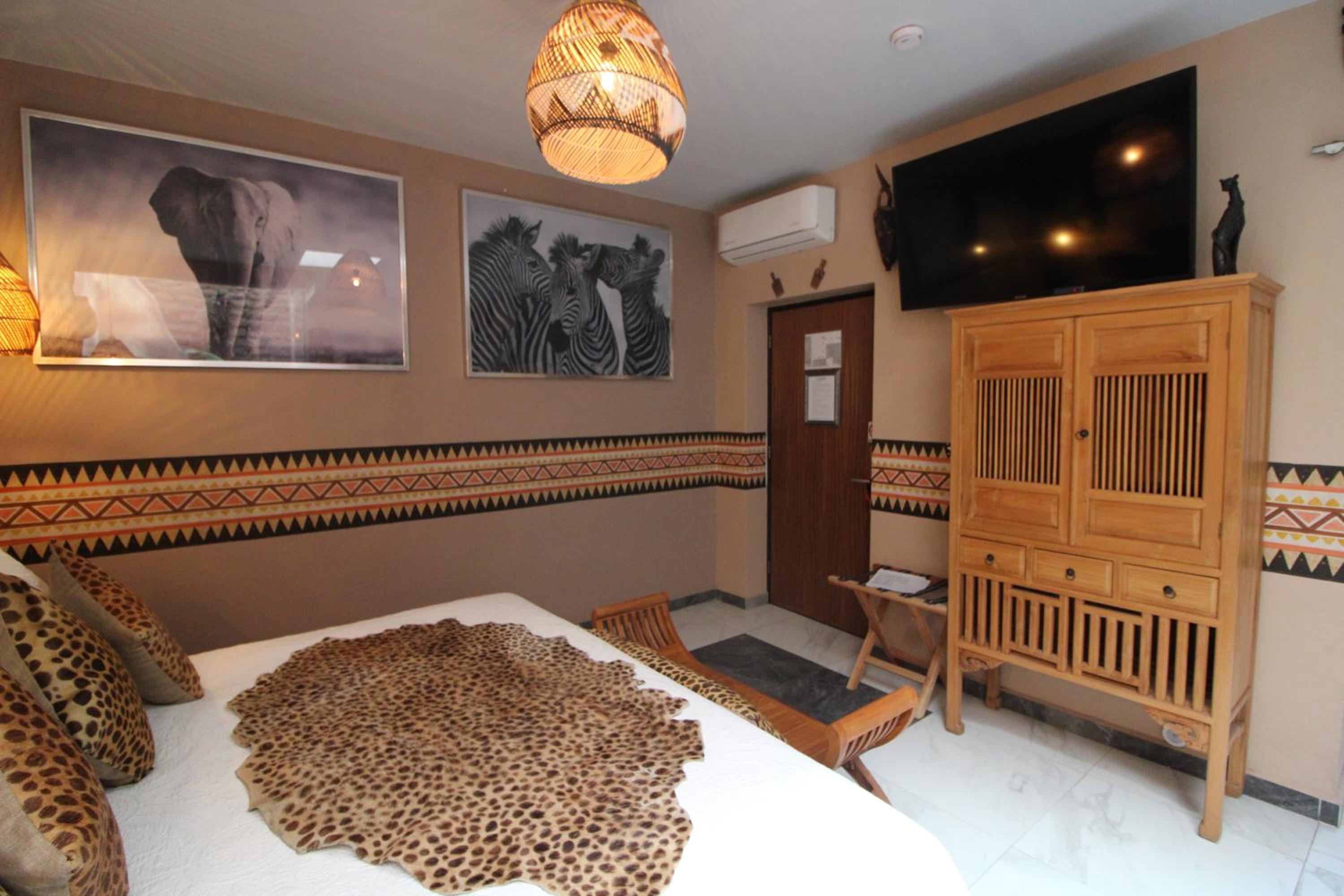 Deluxe King Suite - Photo 4