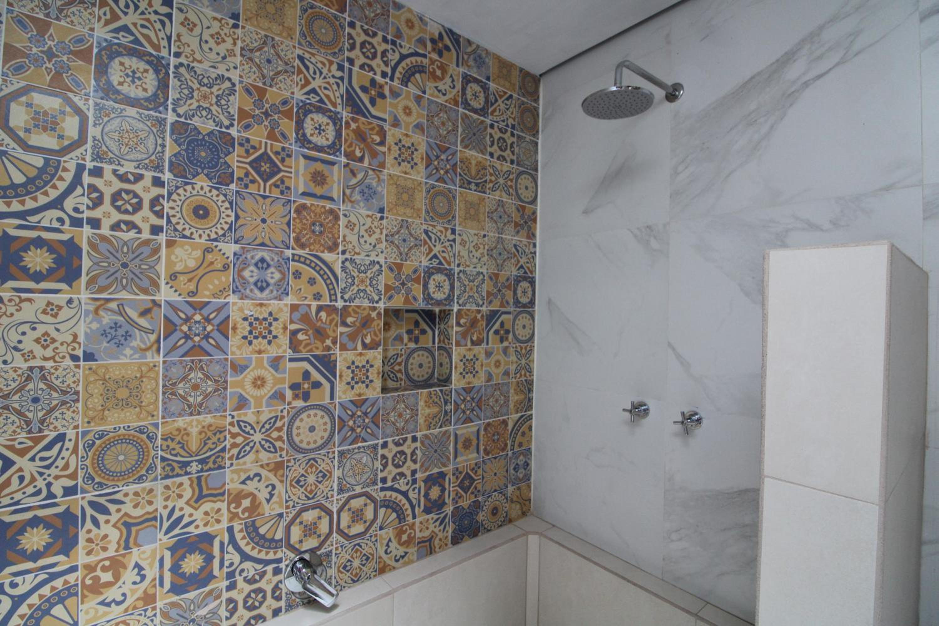 Deluxe King Suite - Photo 9