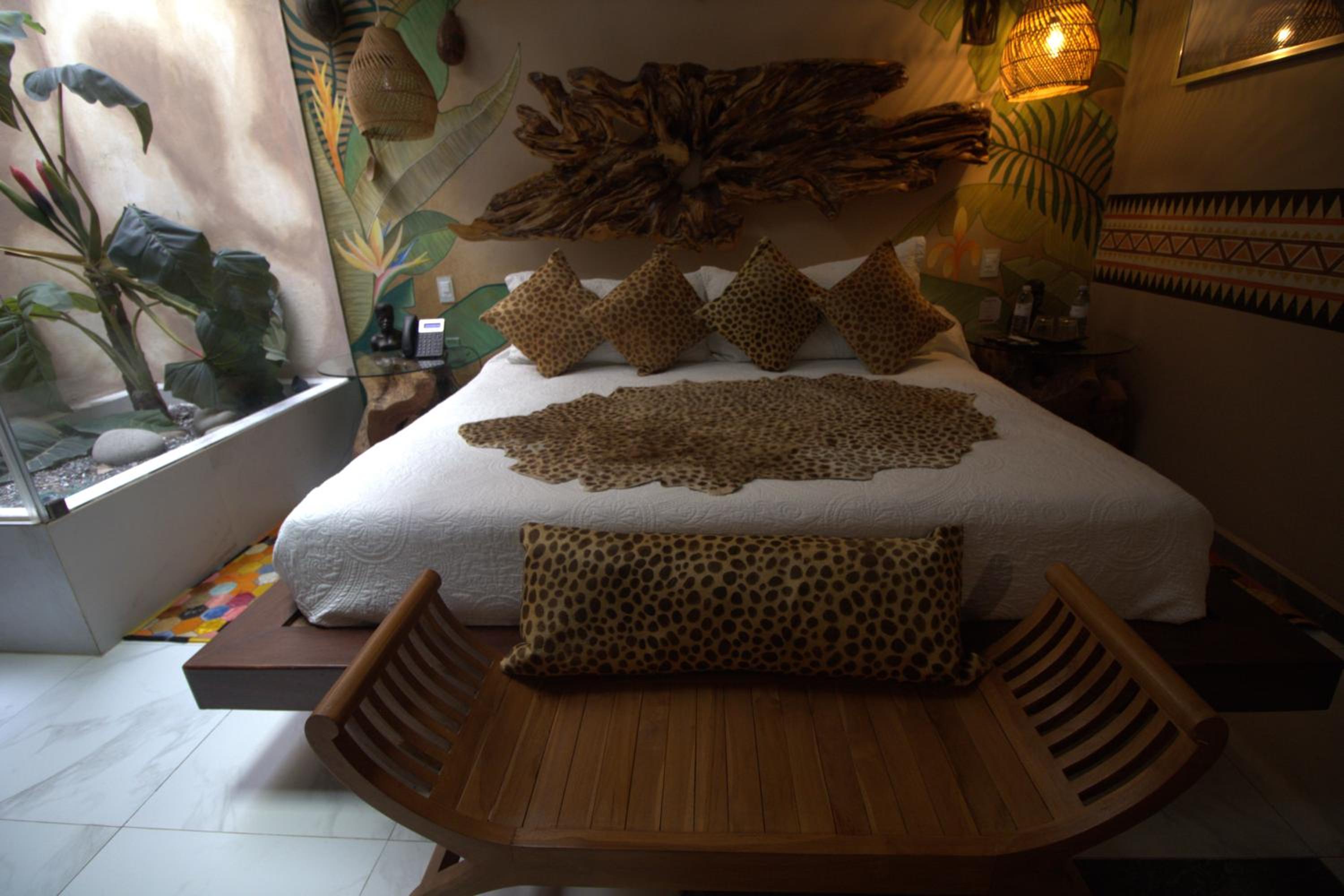 Deluxe King Suite - Photo 8