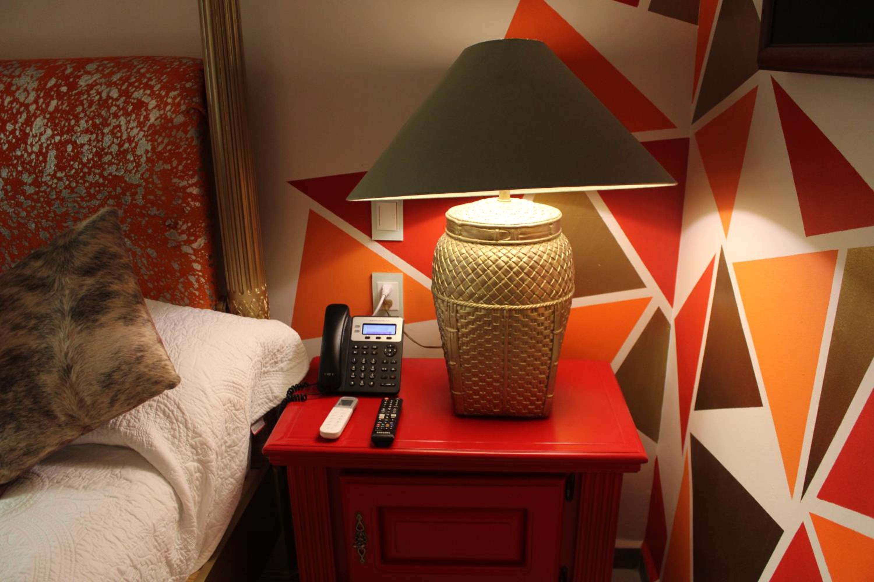 Deluxe King Room - Photo 8