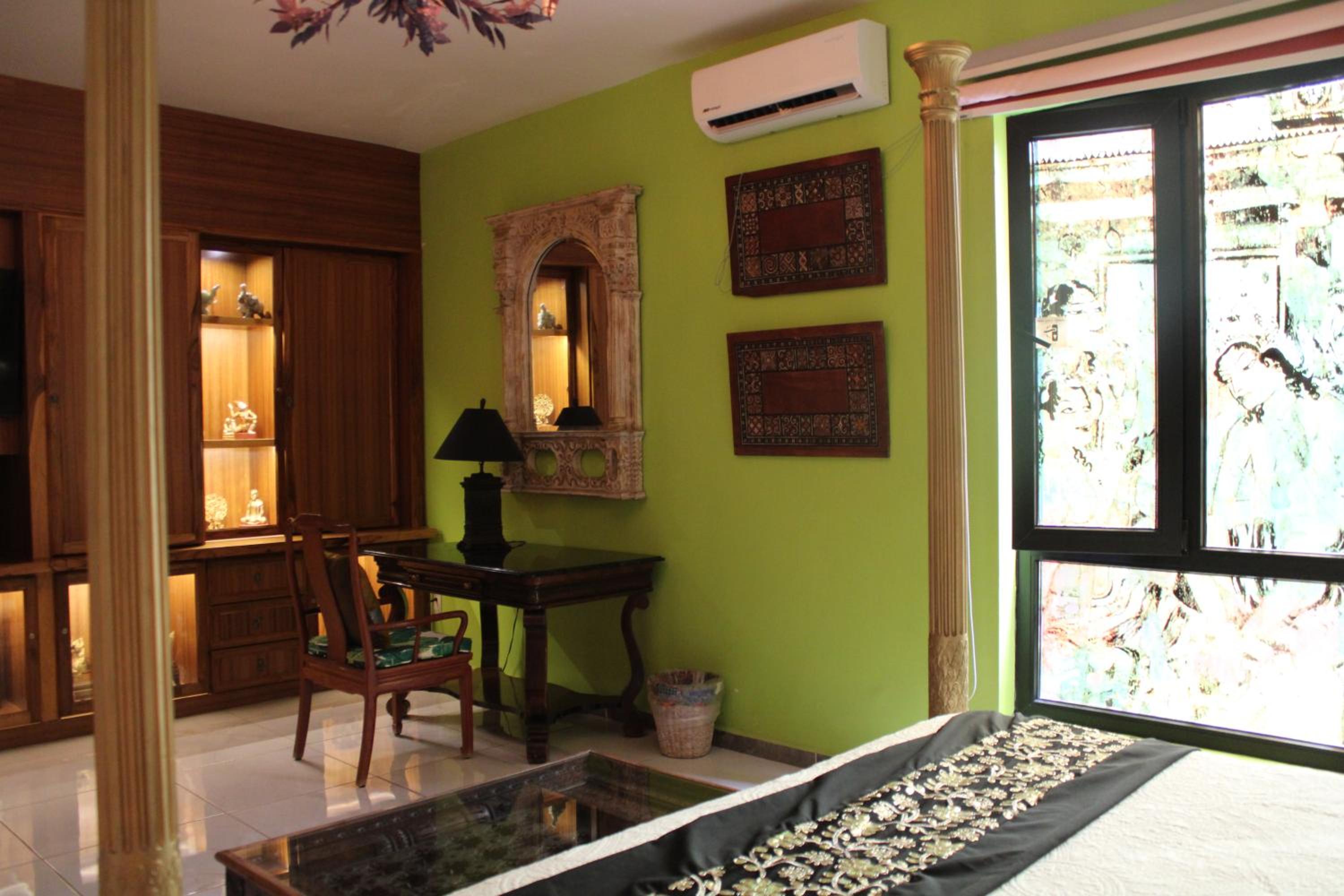 Deluxe King Room - Photo 7