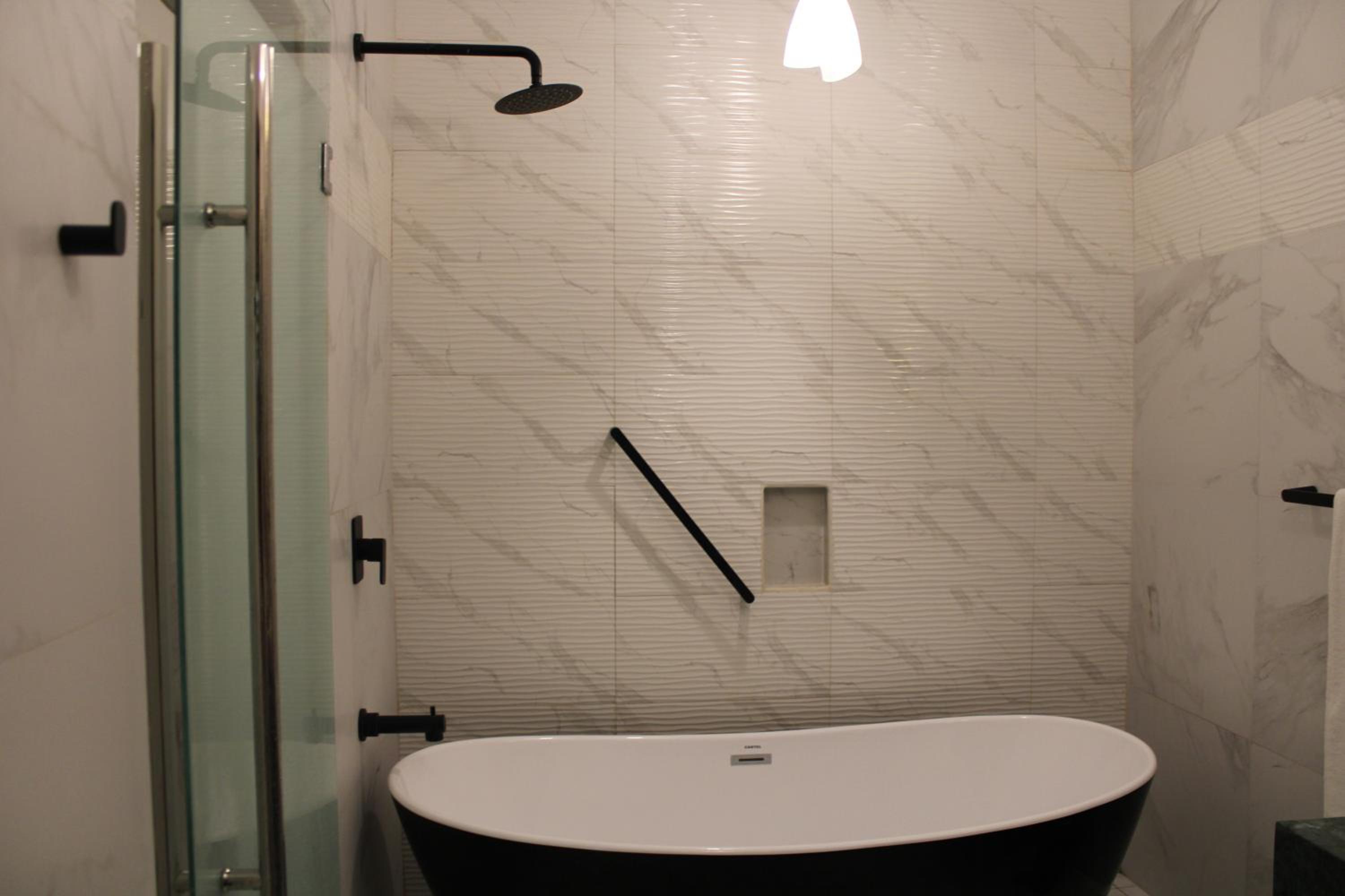 Deluxe King Room - Photo 3